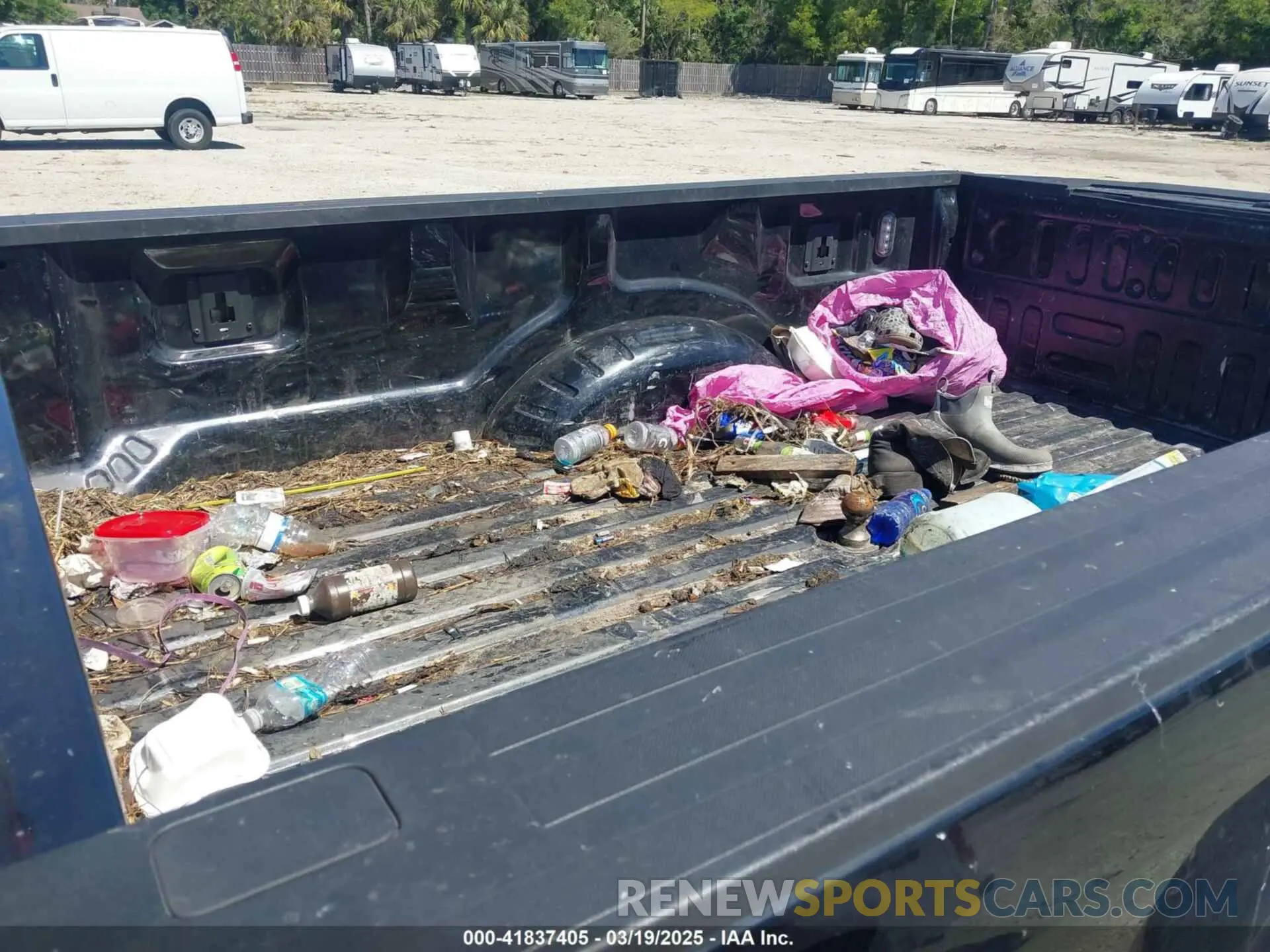 6 Photograph of a damaged car 1FT8W3DT9NEE63501 FORD F-350 2022