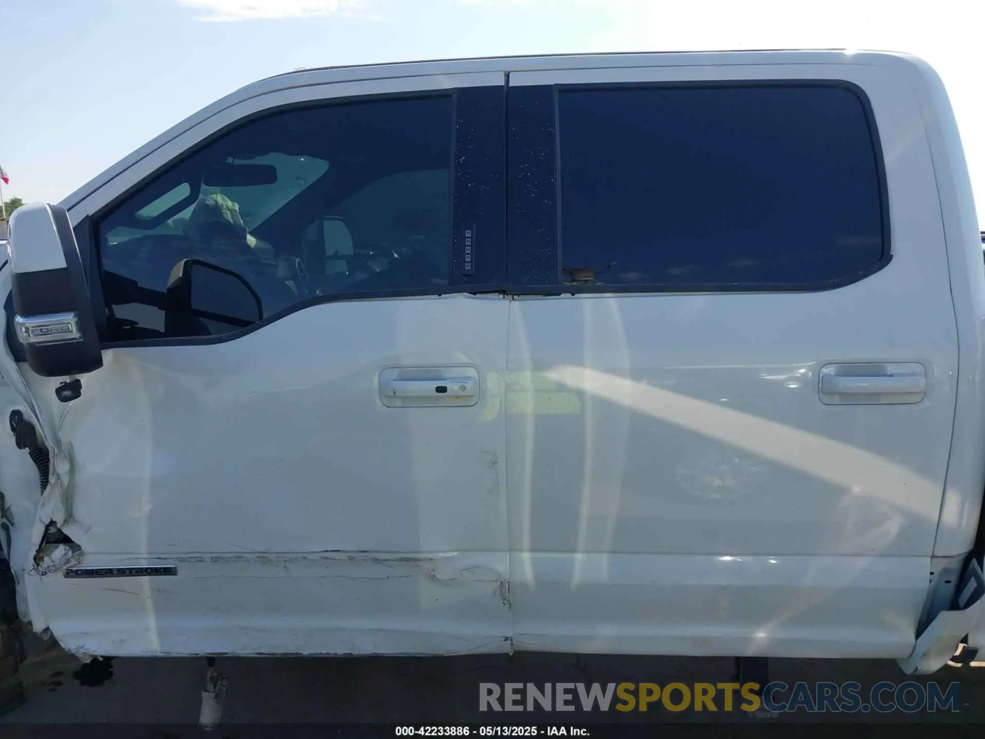 14 Photograph of a damaged car 1FT8W3DT9NEG02073 FORD F-350 2022