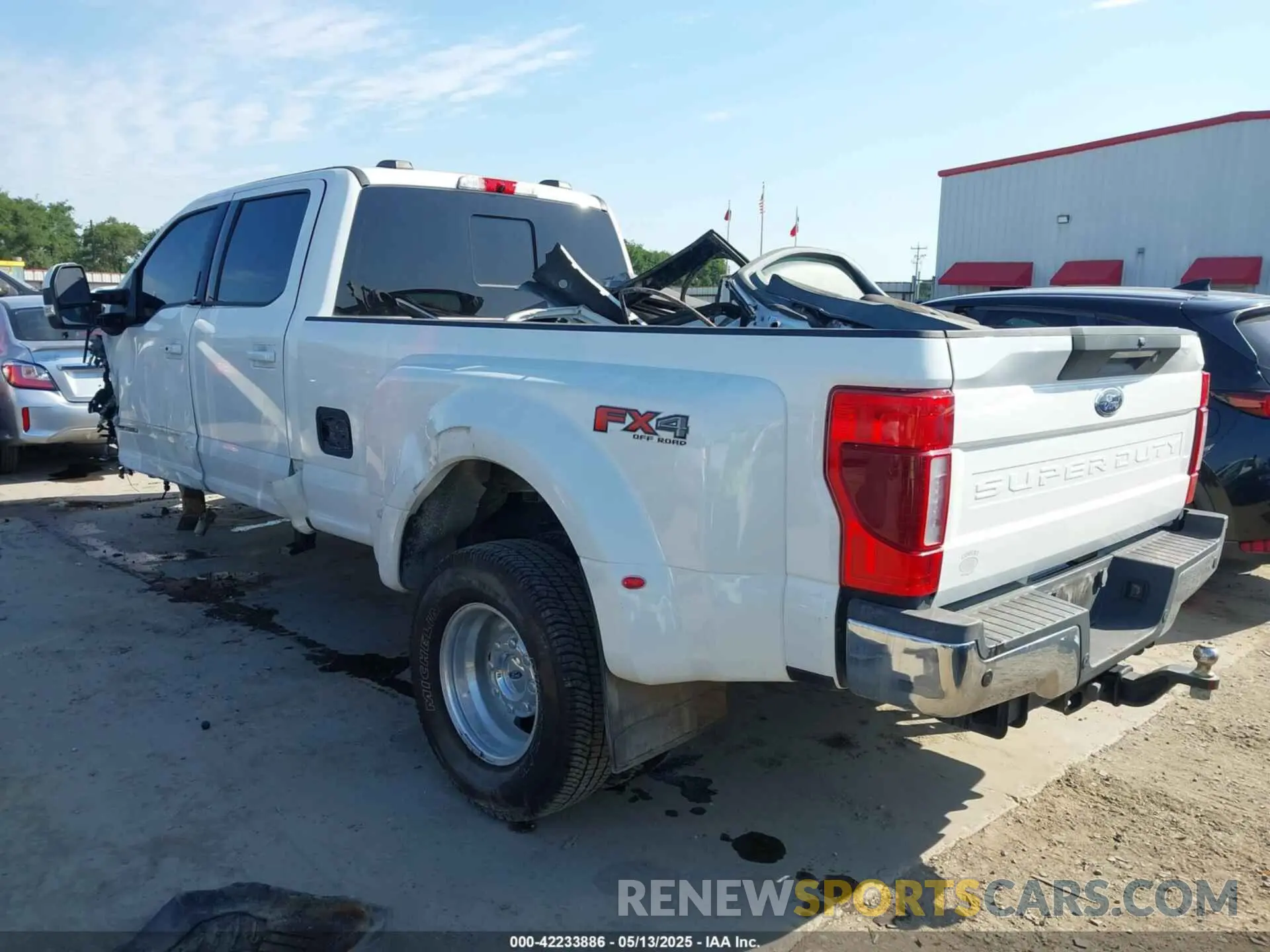 3 Photograph of a damaged car 1FT8W3DT9NEG02073 FORD F-350 2022