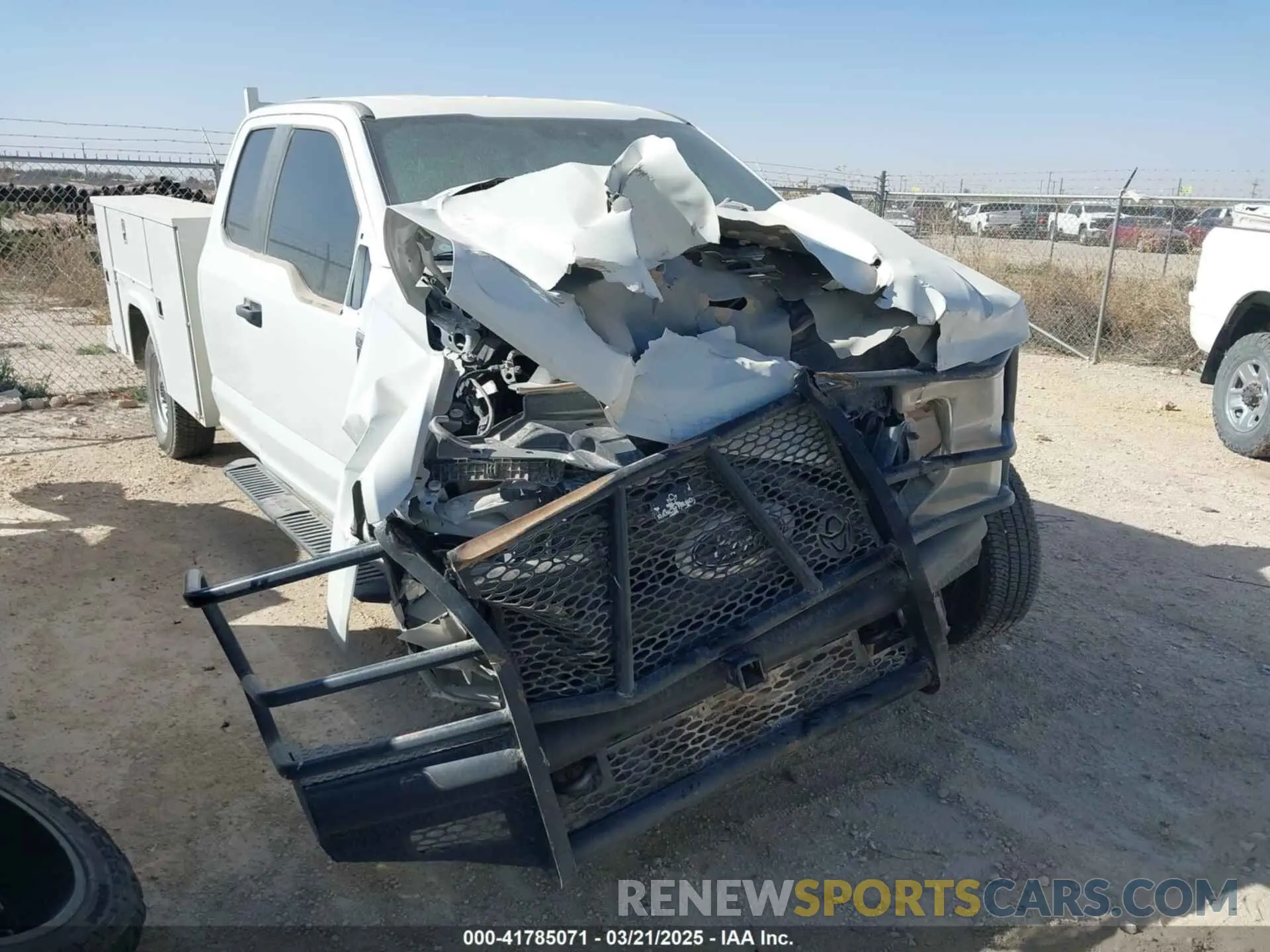11 Photograph of a damaged car 1FT8X3B6XNED42695 FORD F-350 2022