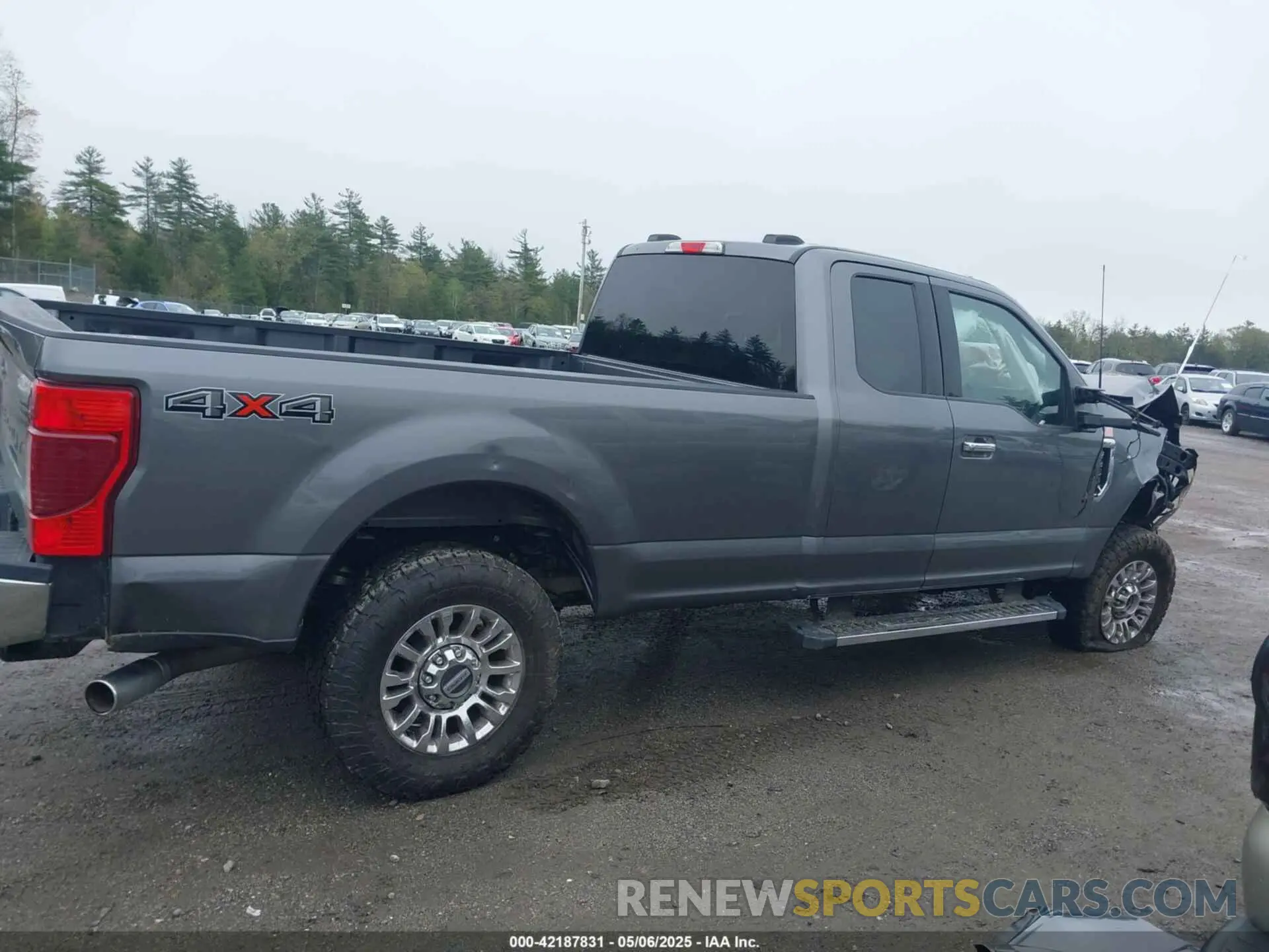 14 Photograph of a damaged car 1FT8X3BN7NEE11690 FORD F-350 2022