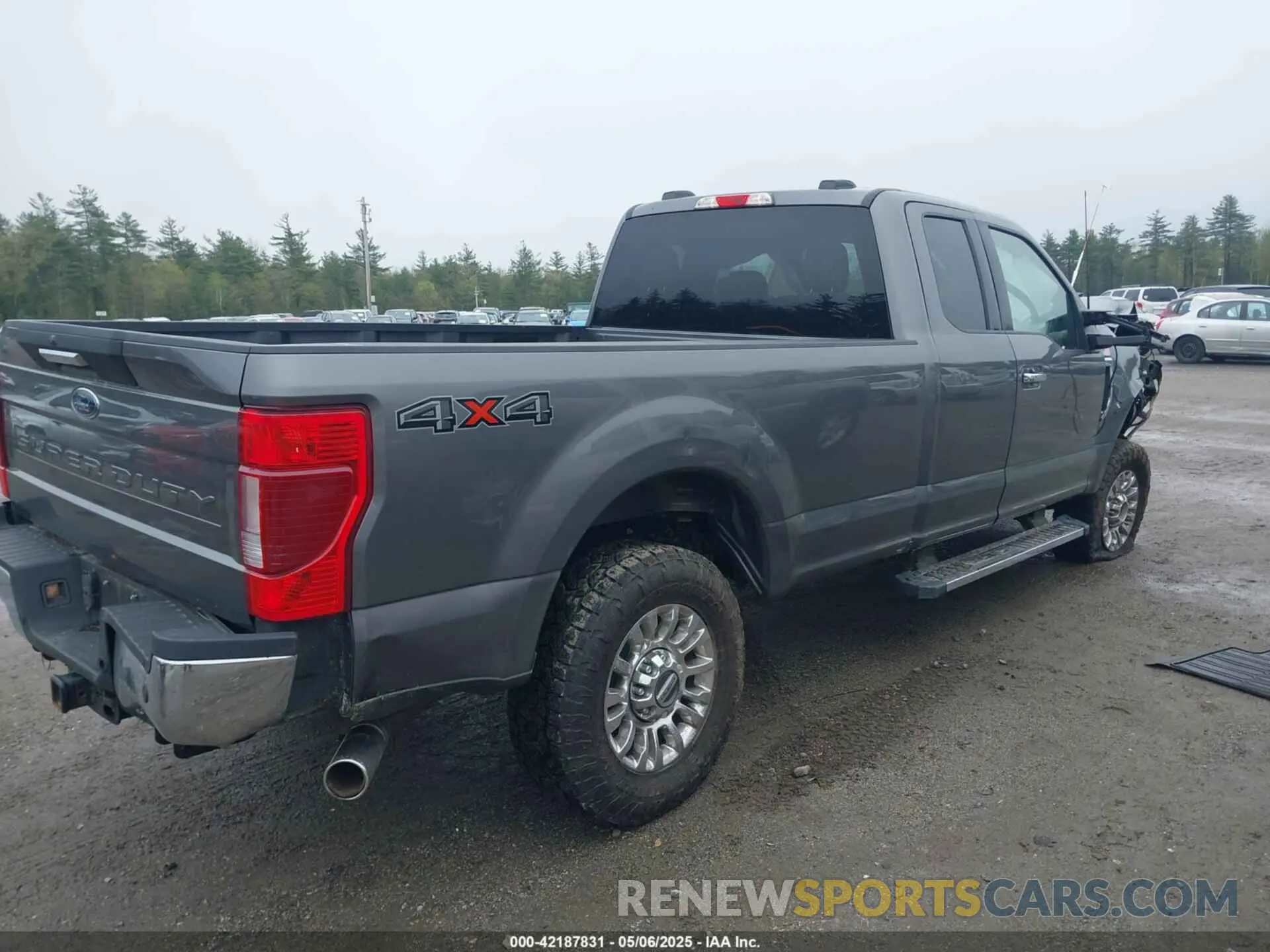 4 Photograph of a damaged car 1FT8X3BN7NEE11690 FORD F-350 2022