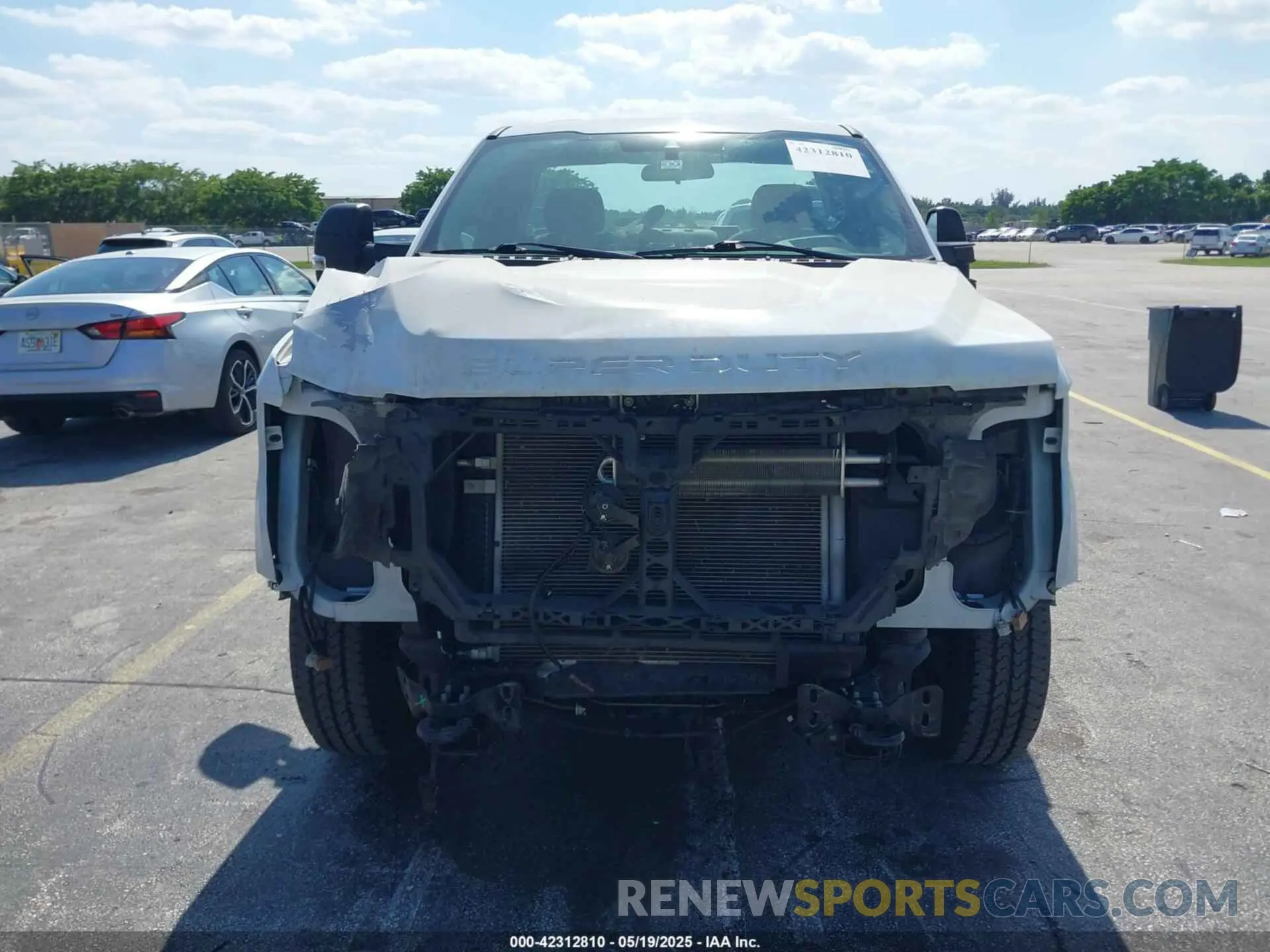 11 Photograph of a damaged car 1FTRF3AN9NEC70601 FORD F-350 2022