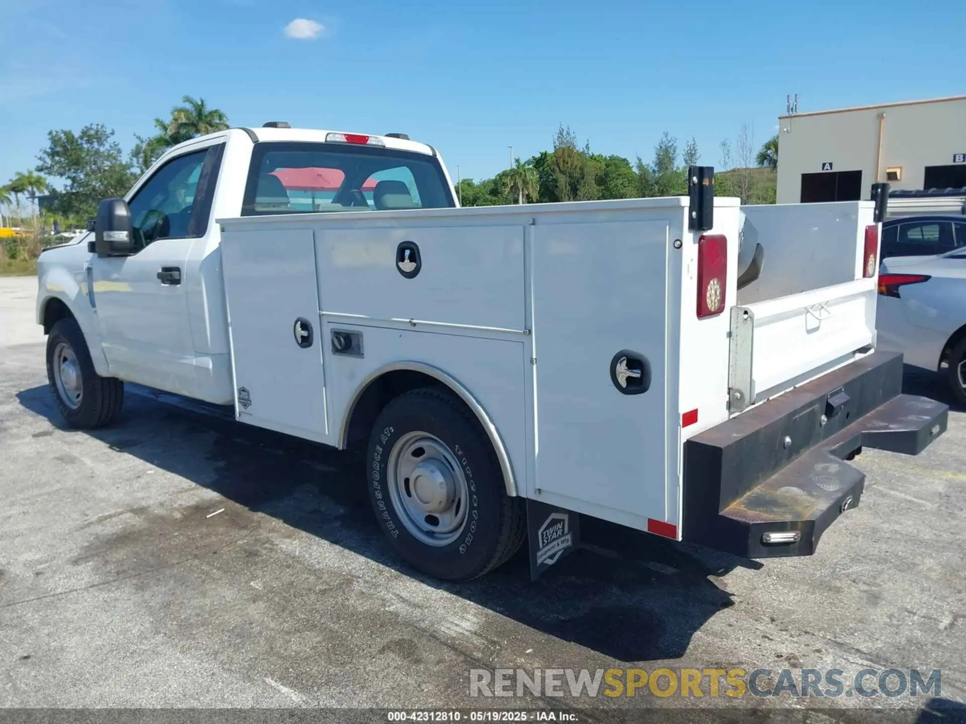 3 Photograph of a damaged car 1FTRF3AN9NEC70601 FORD F-350 2022