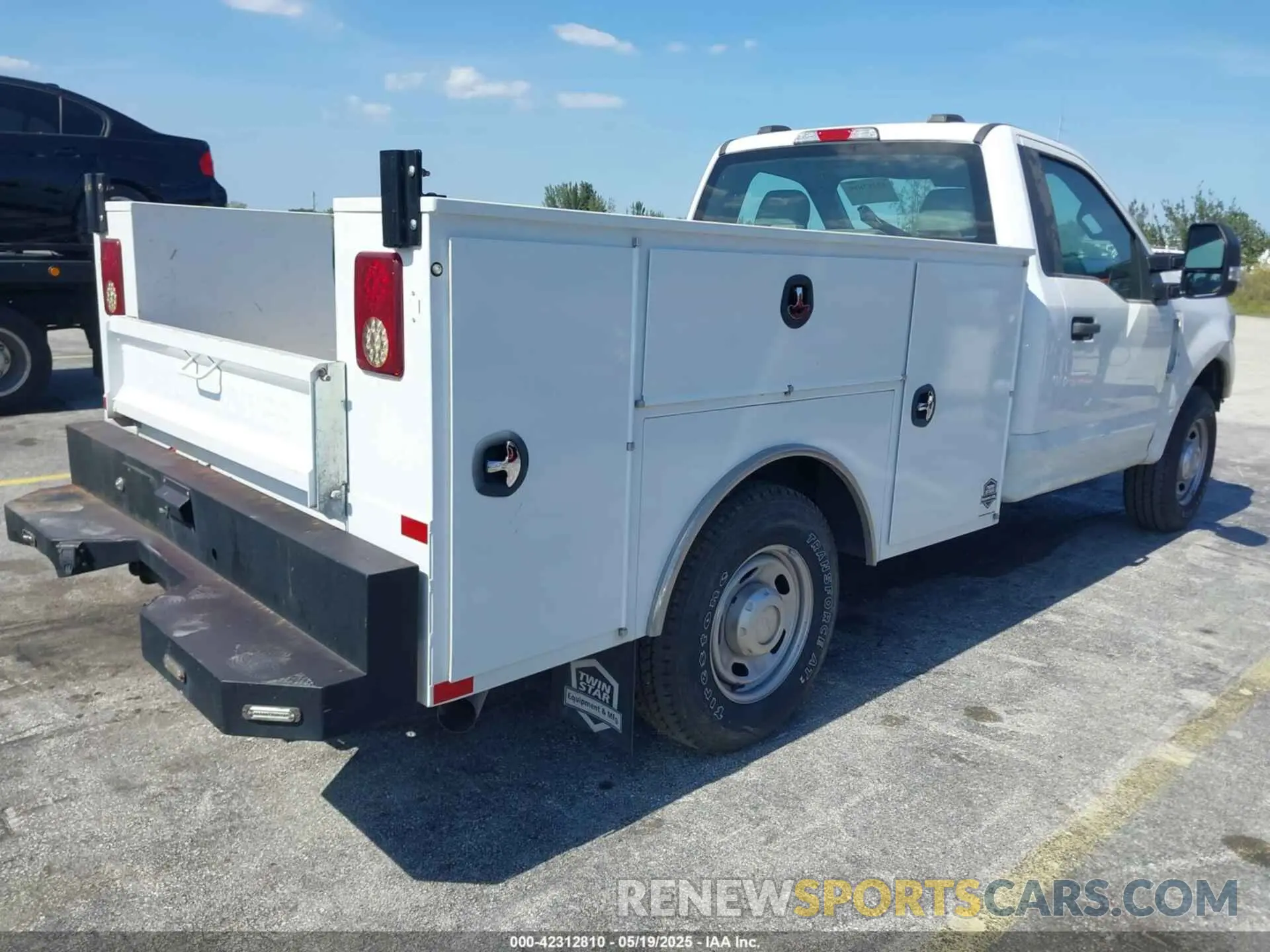 4 Photograph of a damaged car 1FTRF3AN9NEC70601 FORD F-350 2022