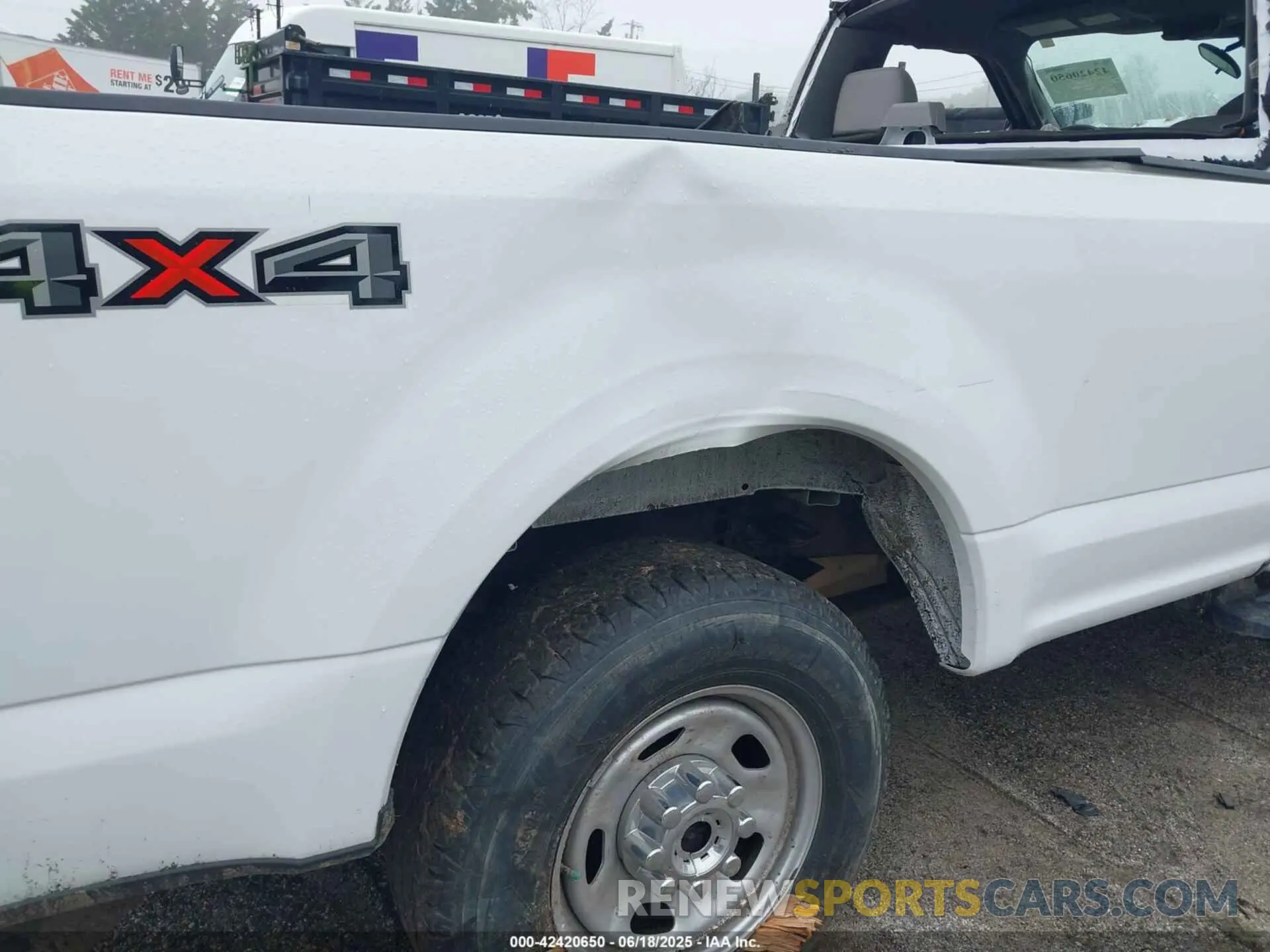 18 Photograph of a damaged car 1FTRF3B62NEC00753 FORD F-350 2022