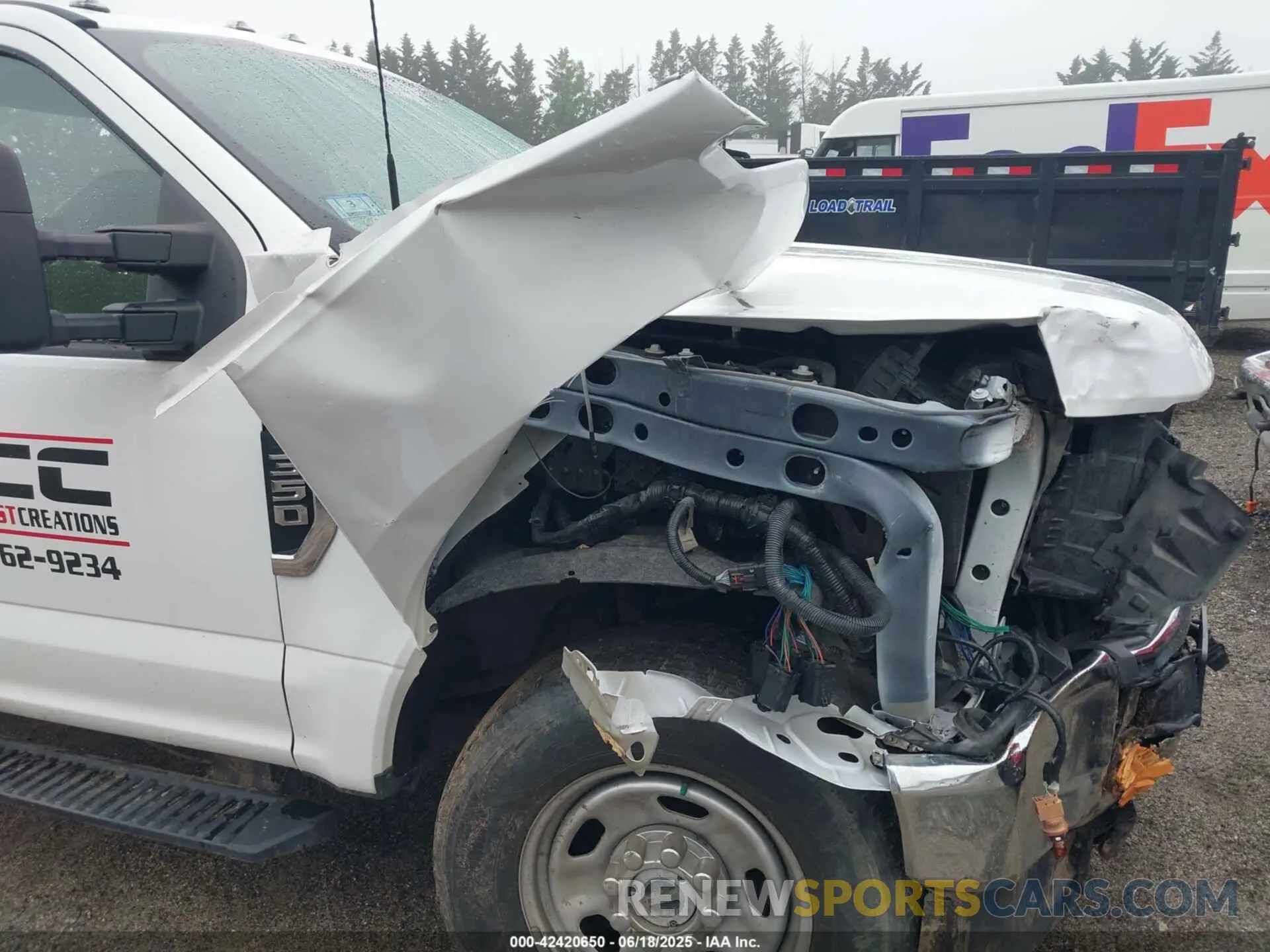 19 Photograph of a damaged car 1FTRF3B62NEC00753 FORD F-350 2022