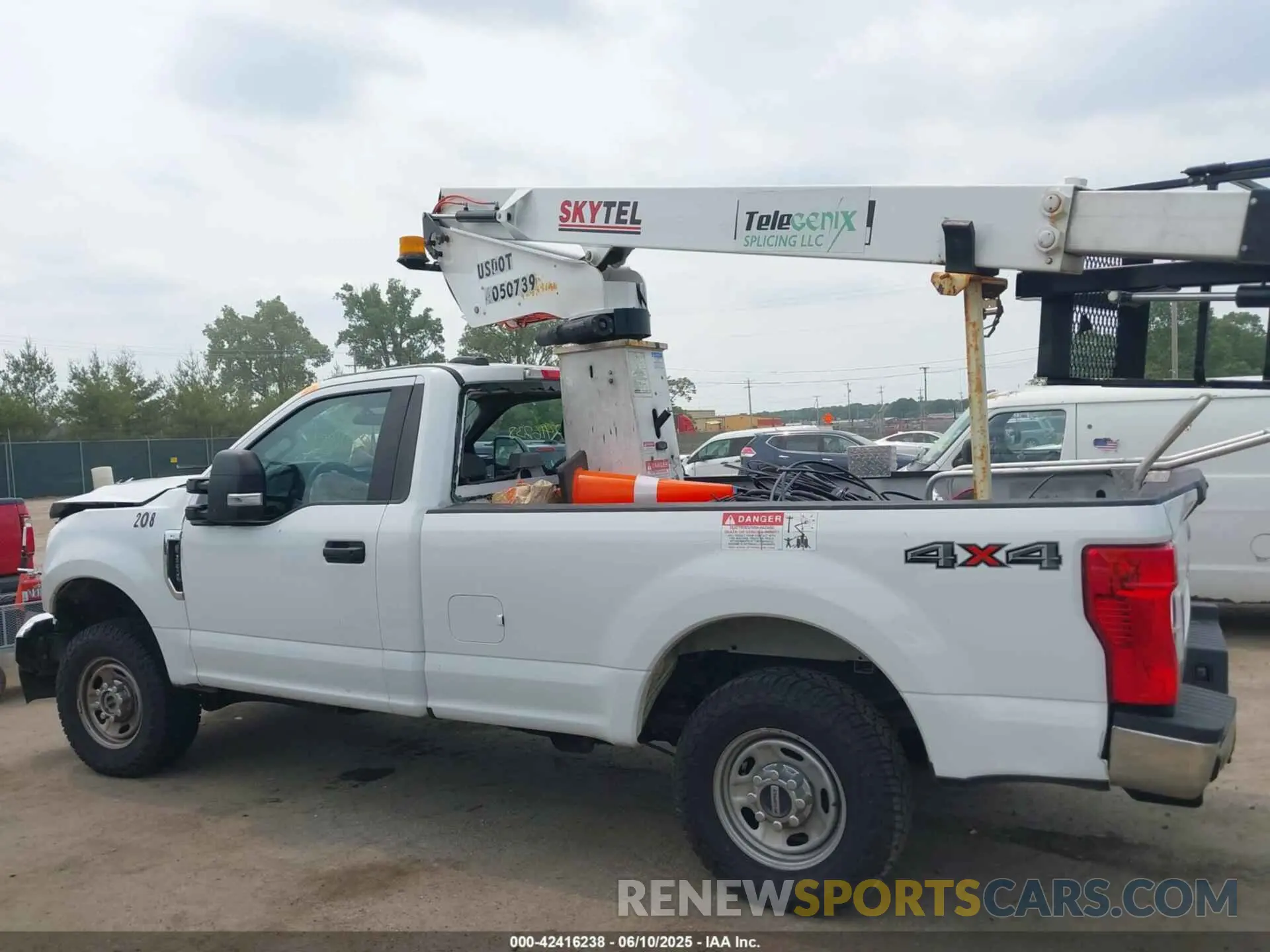 16 Photograph of a damaged car 1FTRF3BN3NED56646 FORD F-350 2022