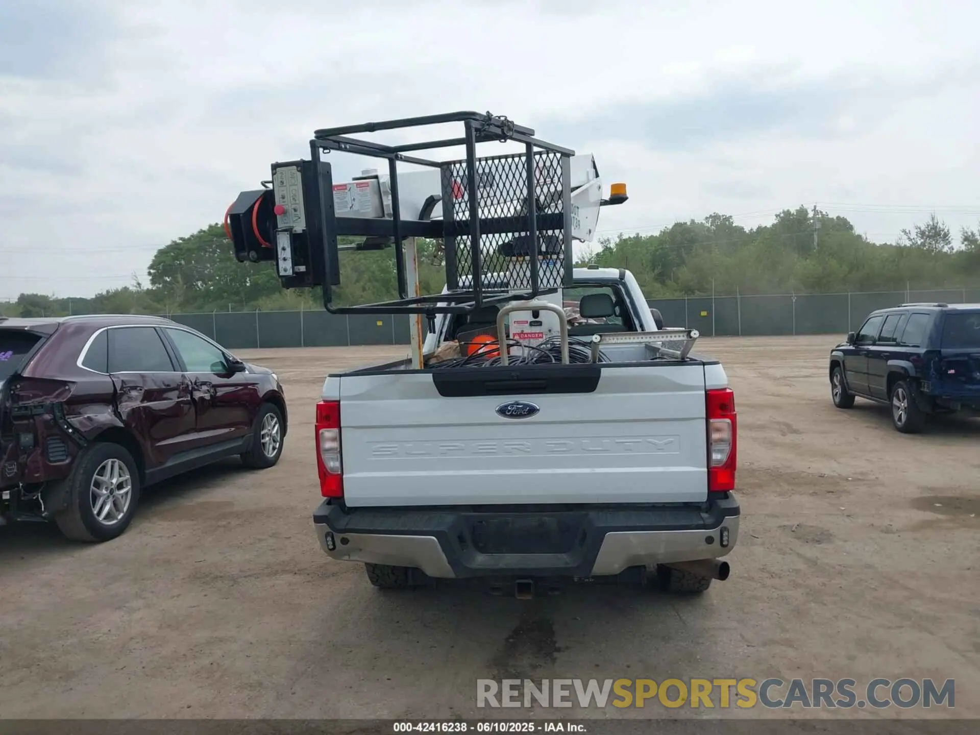 17 Photograph of a damaged car 1FTRF3BN3NED56646 FORD F-350 2022