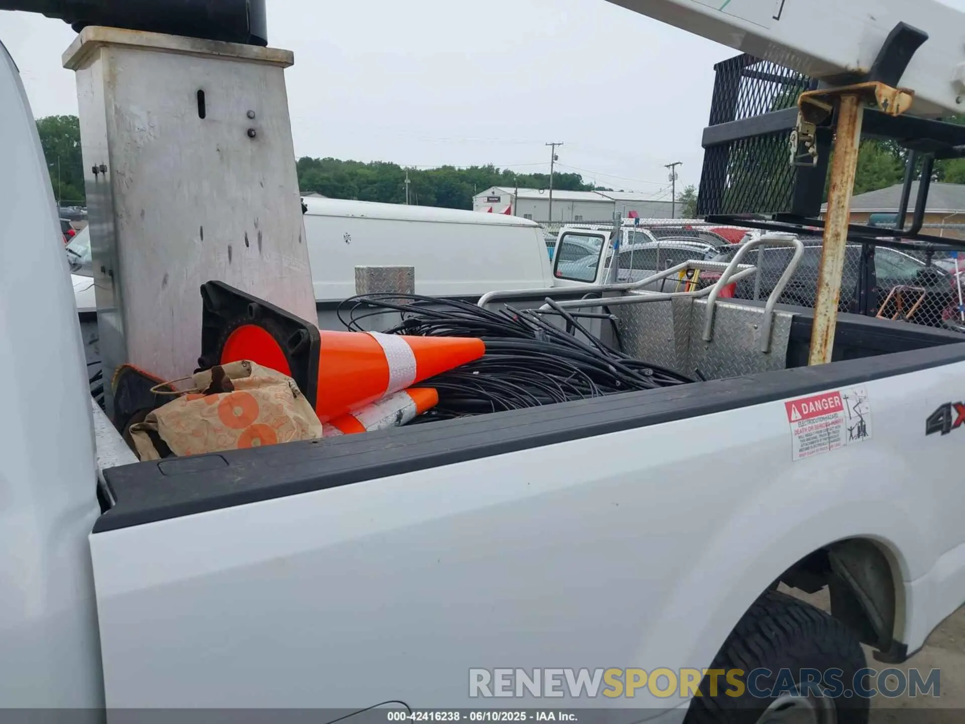 6 Photograph of a damaged car 1FTRF3BN3NED56646 FORD F-350 2022