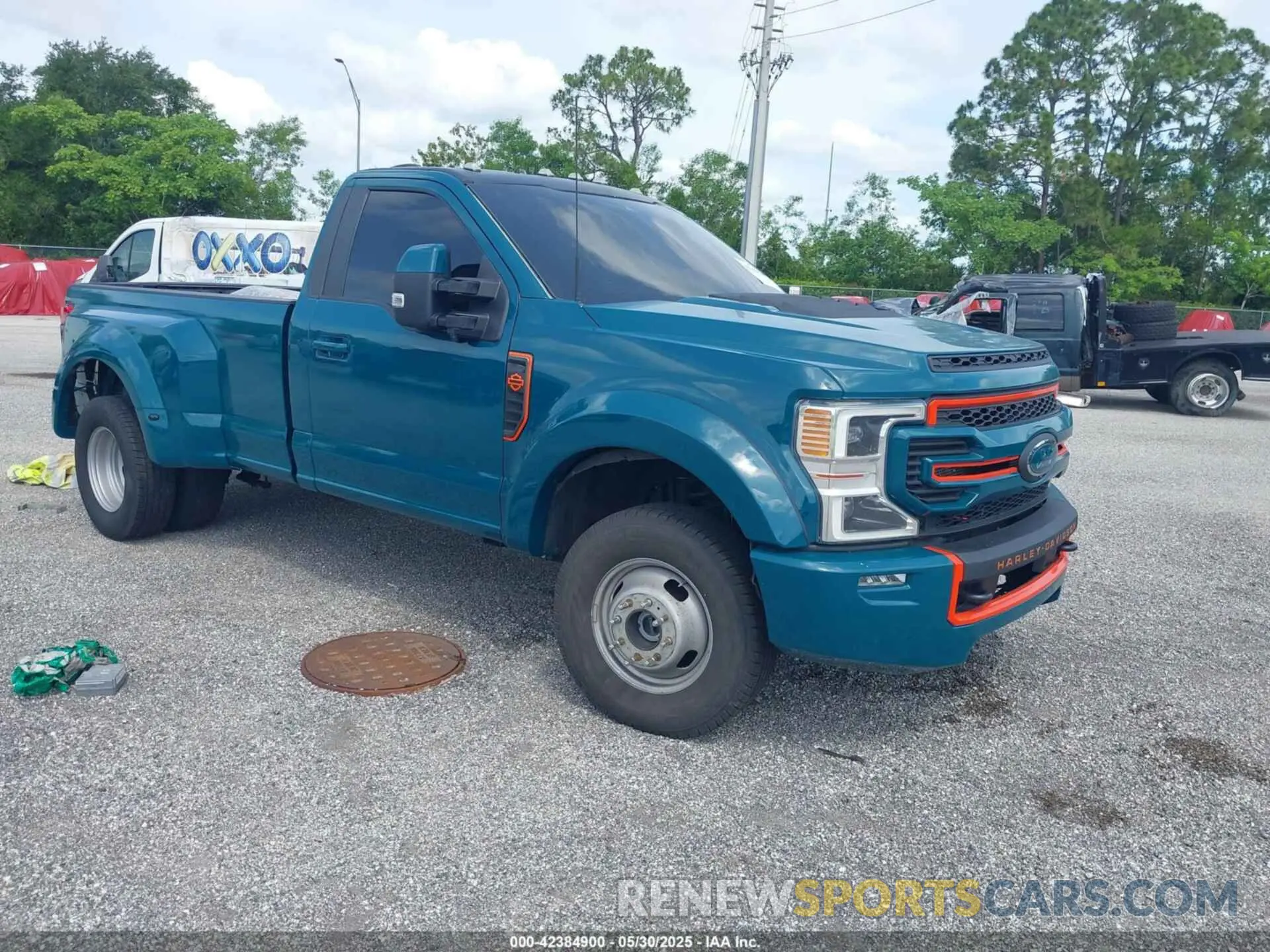 1 Photograph of a damaged car 1FTRF3DT4NEC56745 FORD F-350 2022