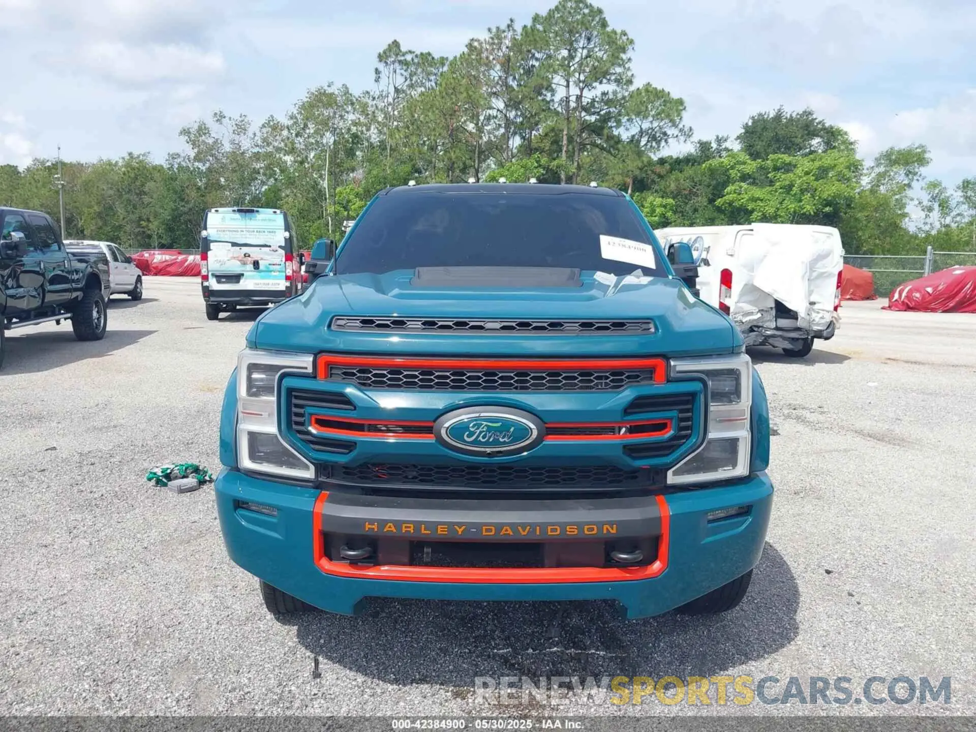 10 Photograph of a damaged car 1FTRF3DT4NEC56745 FORD F-350 2022