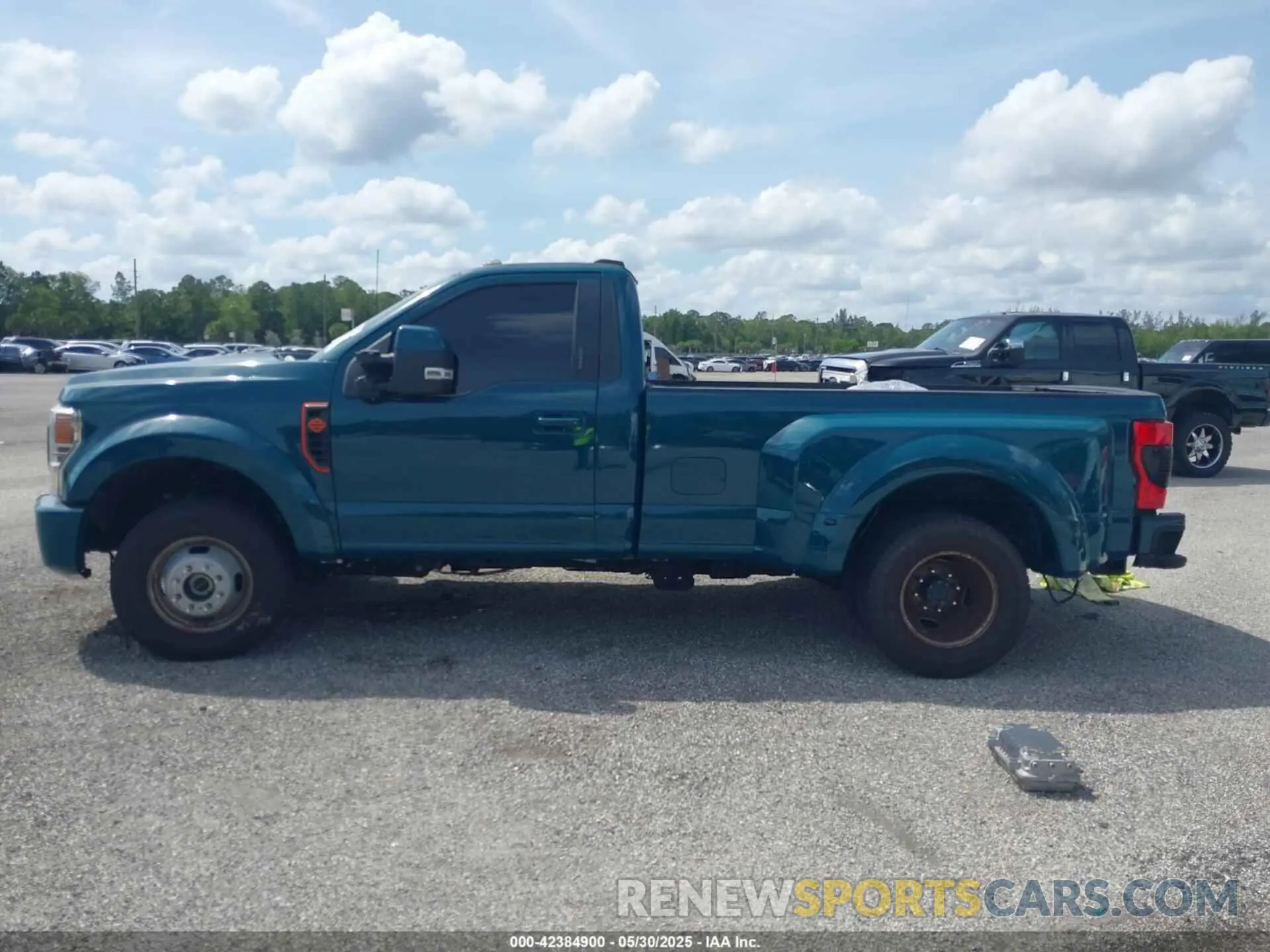 13 Photograph of a damaged car 1FTRF3DT4NEC56745 FORD F-350 2022