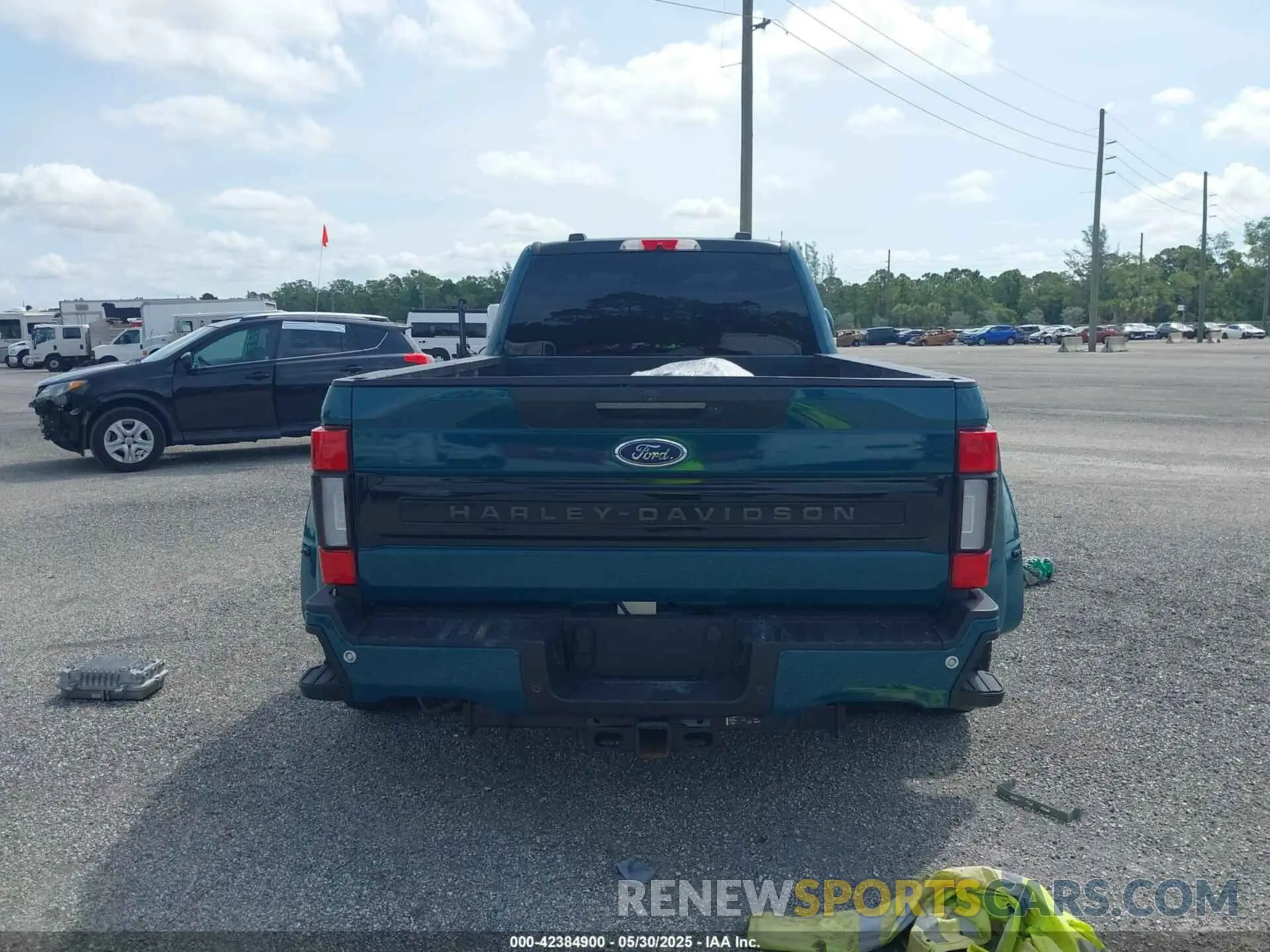 14 Photograph of a damaged car 1FTRF3DT4NEC56745 FORD F-350 2022