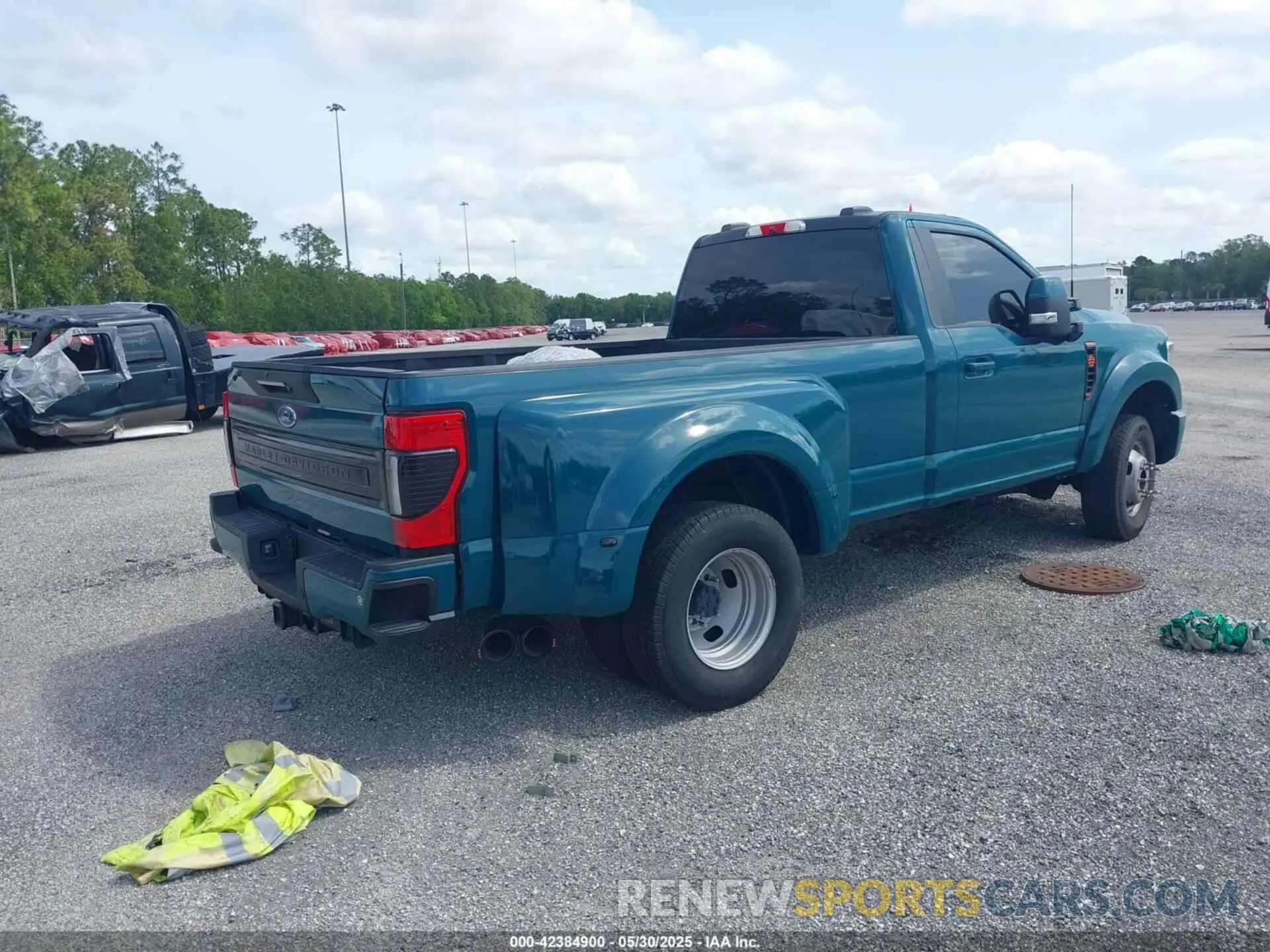 4 Photograph of a damaged car 1FTRF3DT4NEC56745 FORD F-350 2022