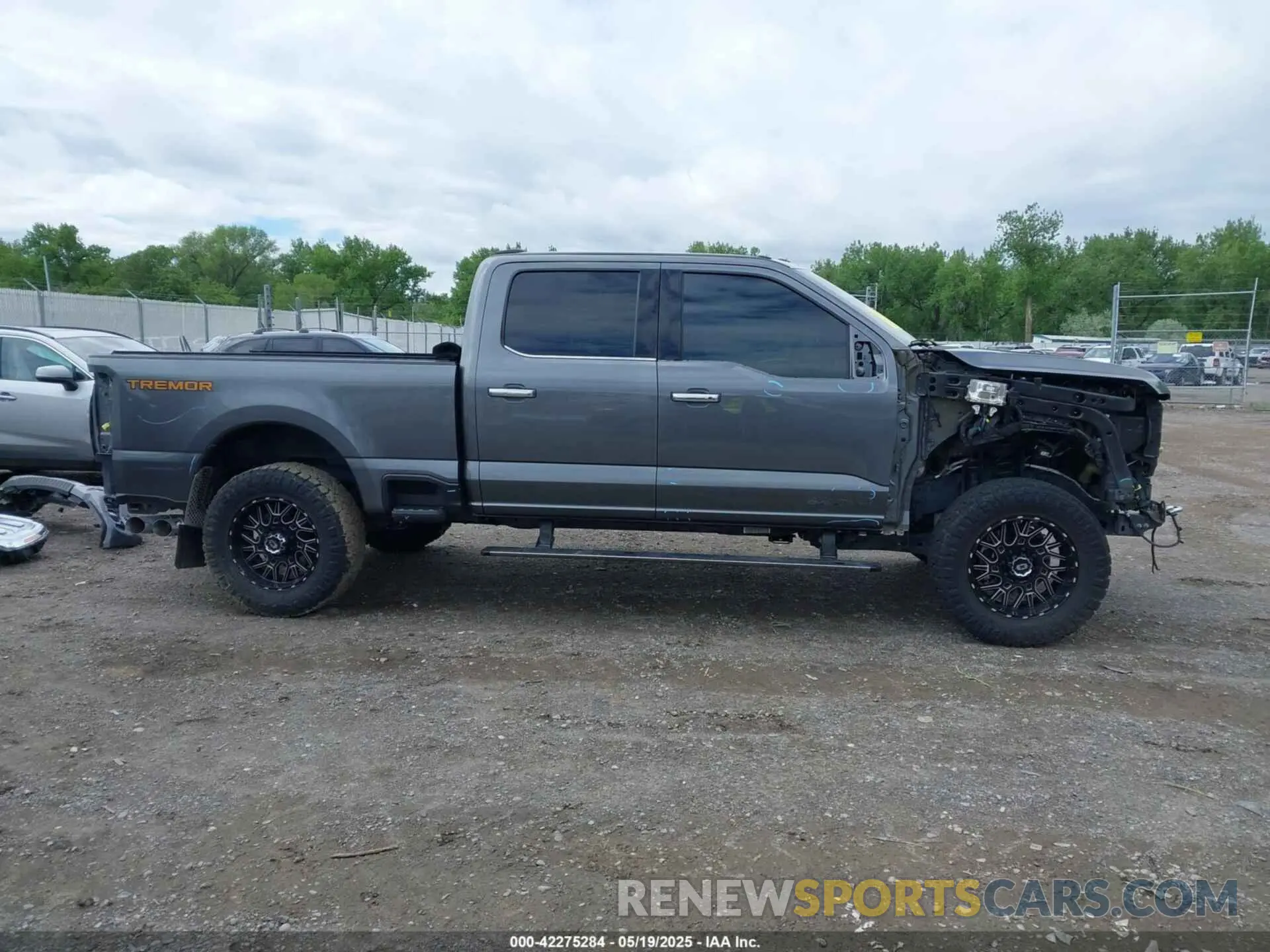 14 Photograph of a damaged car 1FT8W3BMXPED73210 FORD F-350 2023