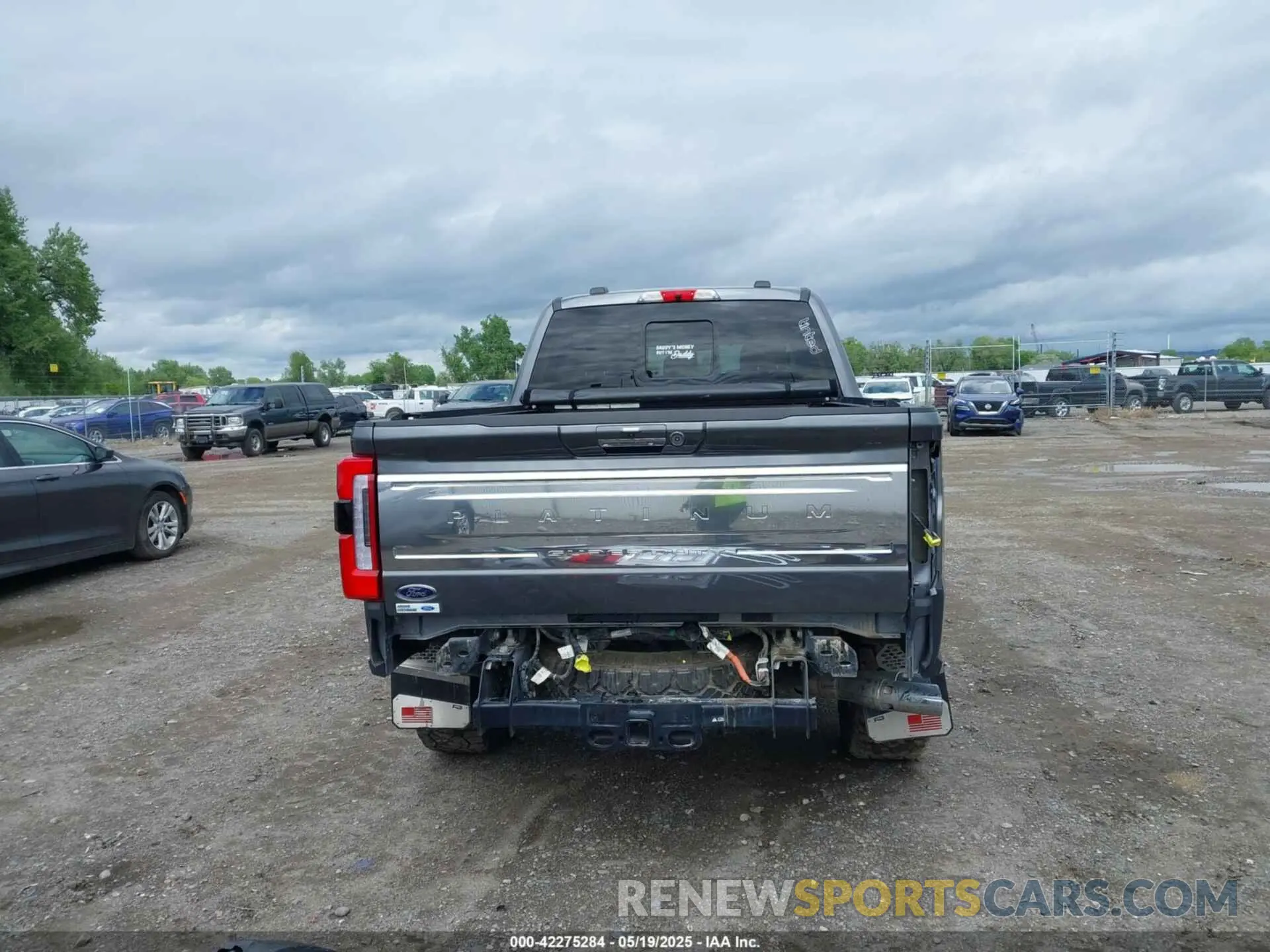 16 Photograph of a damaged car 1FT8W3BMXPED73210 FORD F-350 2023