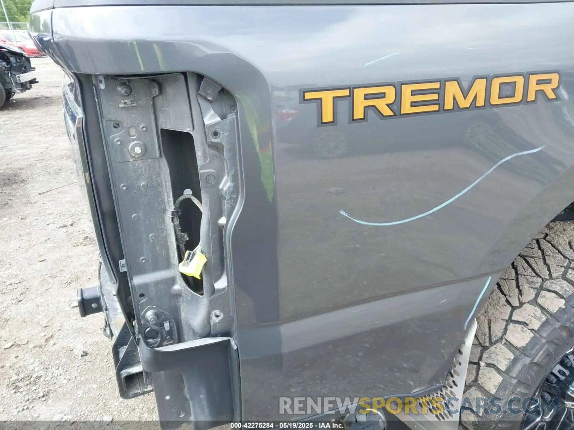 17 Photograph of a damaged car 1FT8W3BMXPED73210 FORD F-350 2023