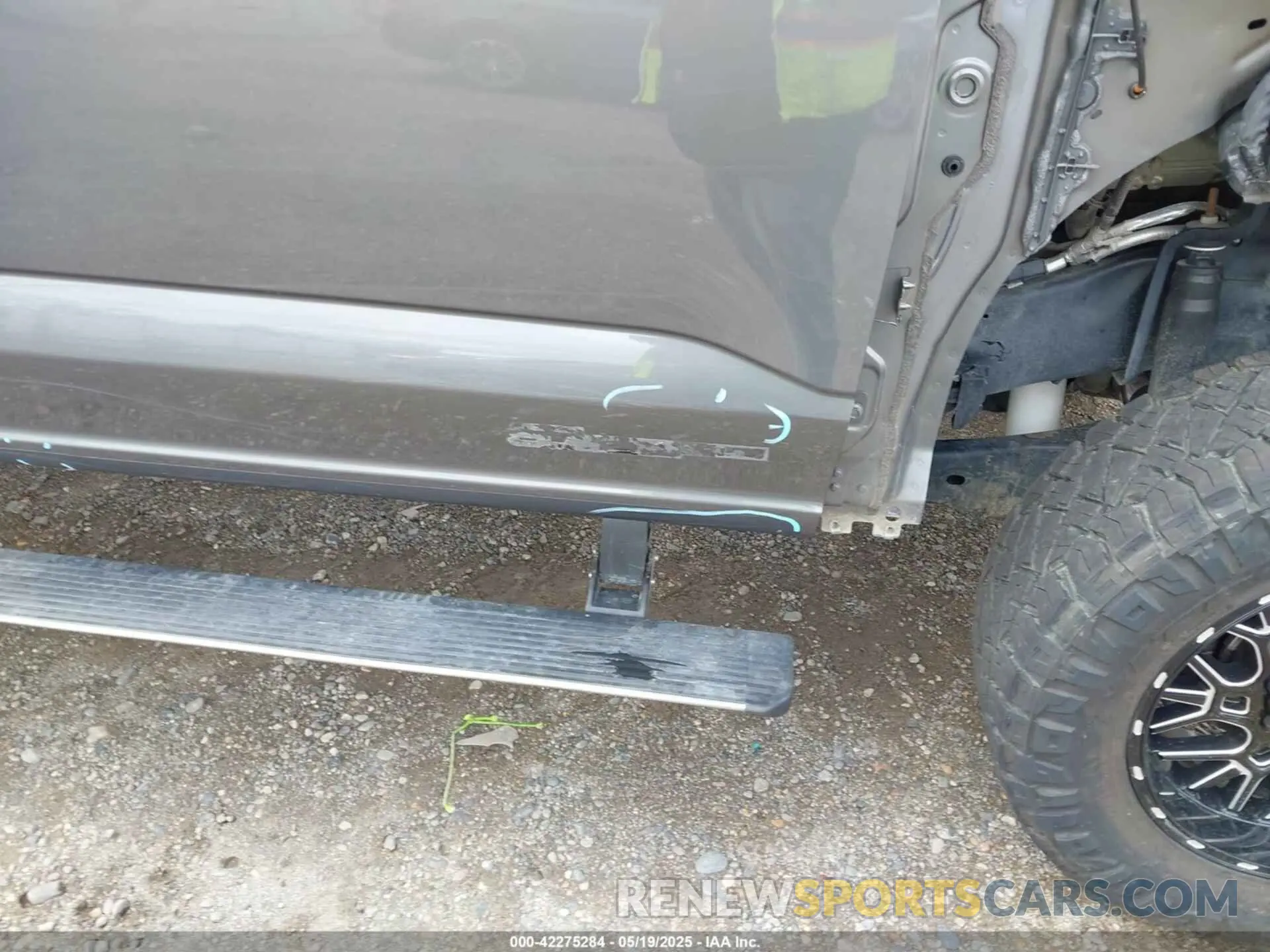 21 Photograph of a damaged car 1FT8W3BMXPED73210 FORD F-350 2023