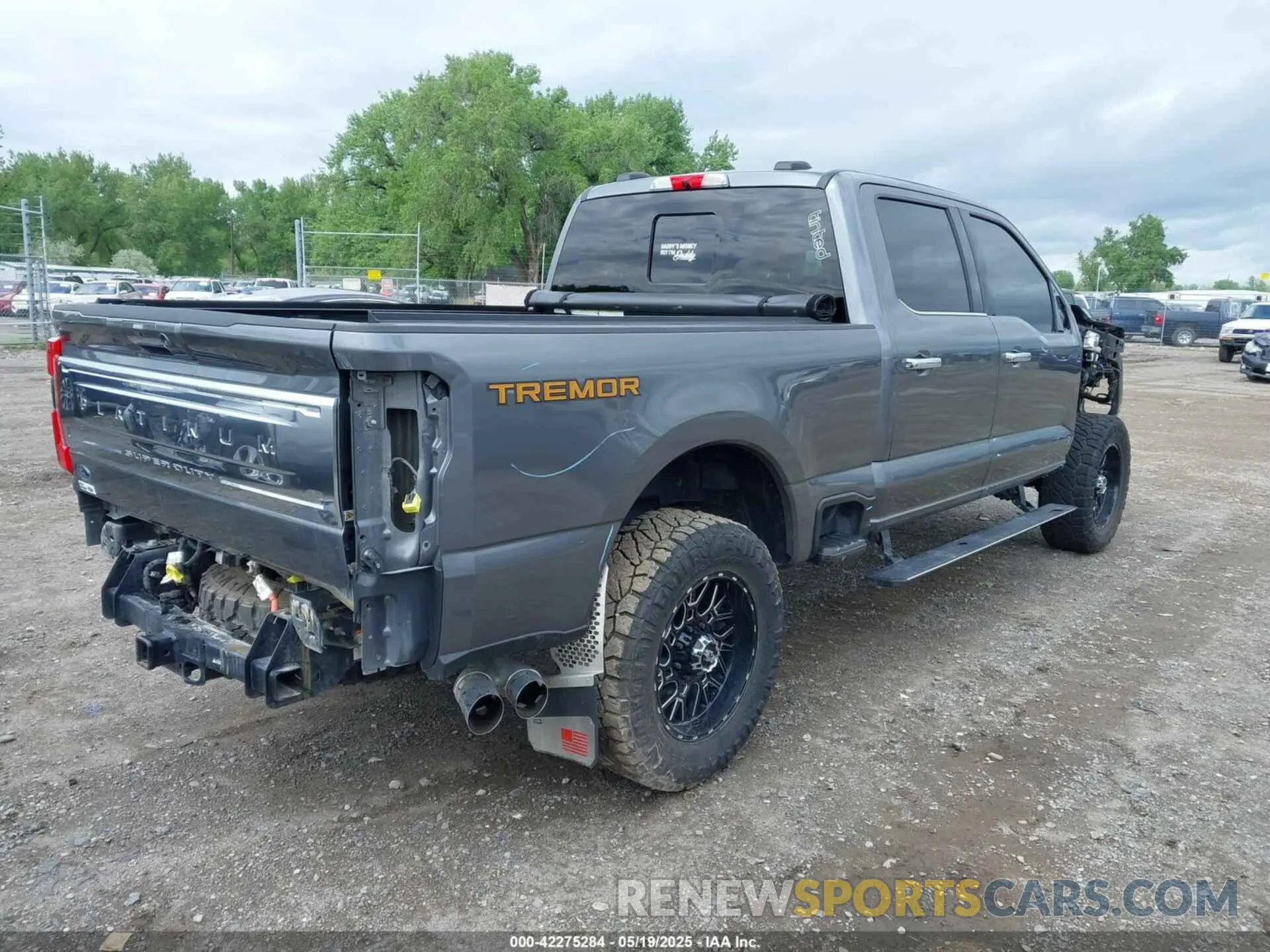 4 Photograph of a damaged car 1FT8W3BMXPED73210 FORD F-350 2023