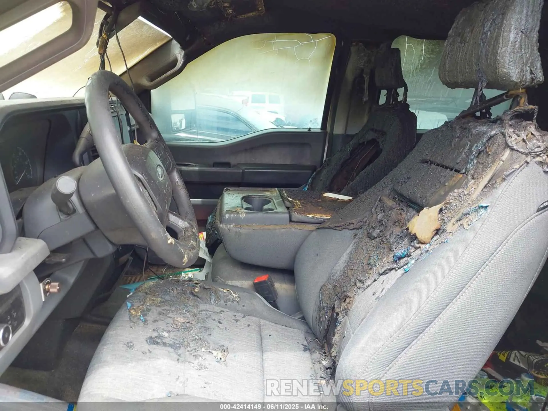 5 Photograph of a damaged car 1FT8W3BT1PEC34767 FORD F-350 2023