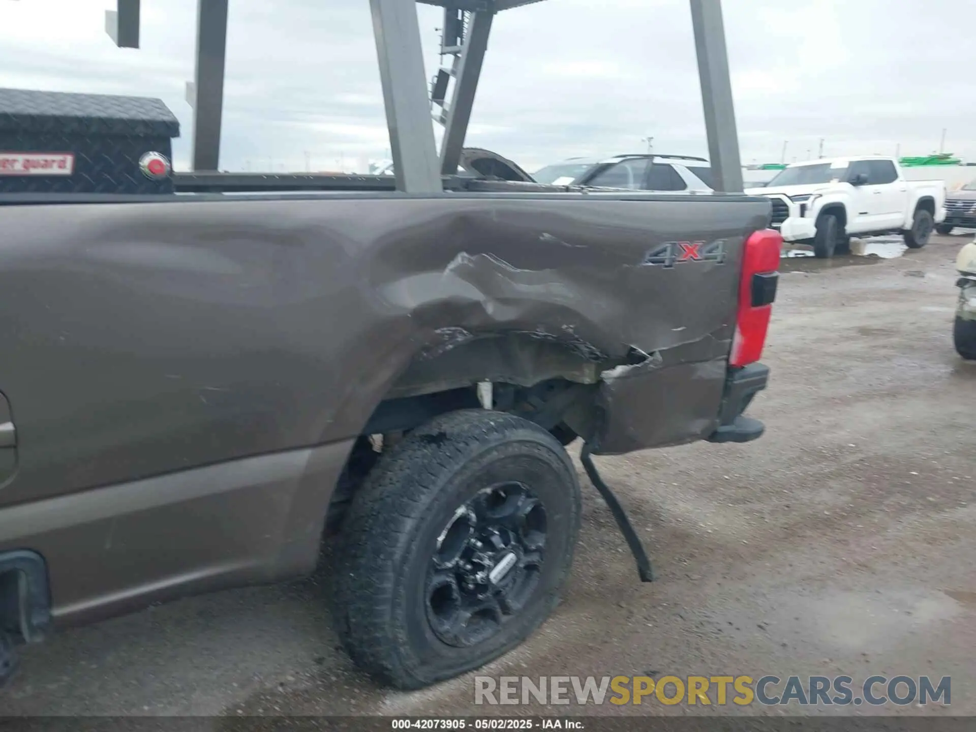11 Photograph of a damaged car 1FT8W3BT5PED08255 FORD F-350 2023