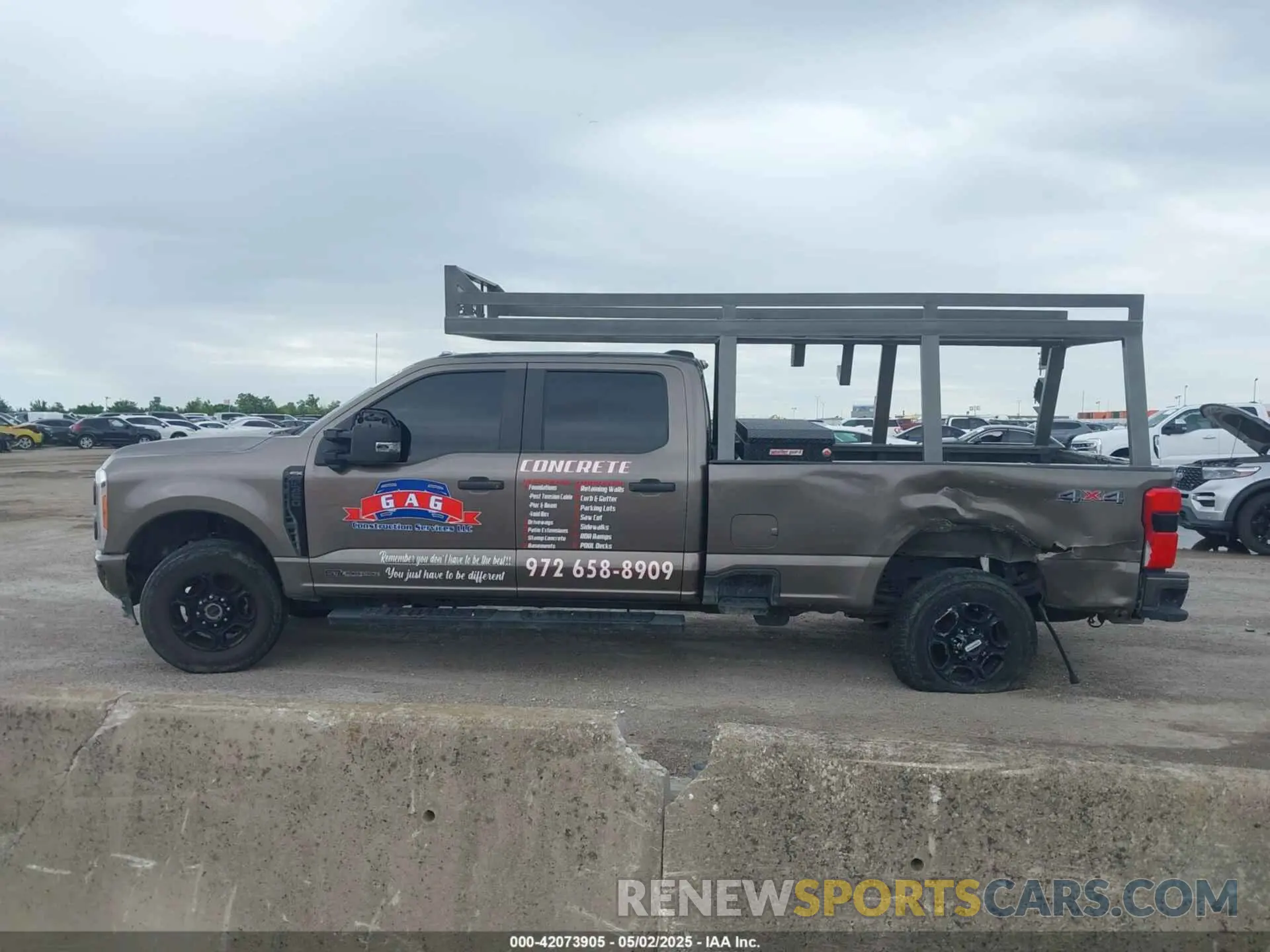 14 Photograph of a damaged car 1FT8W3BT5PED08255 FORD F-350 2023
