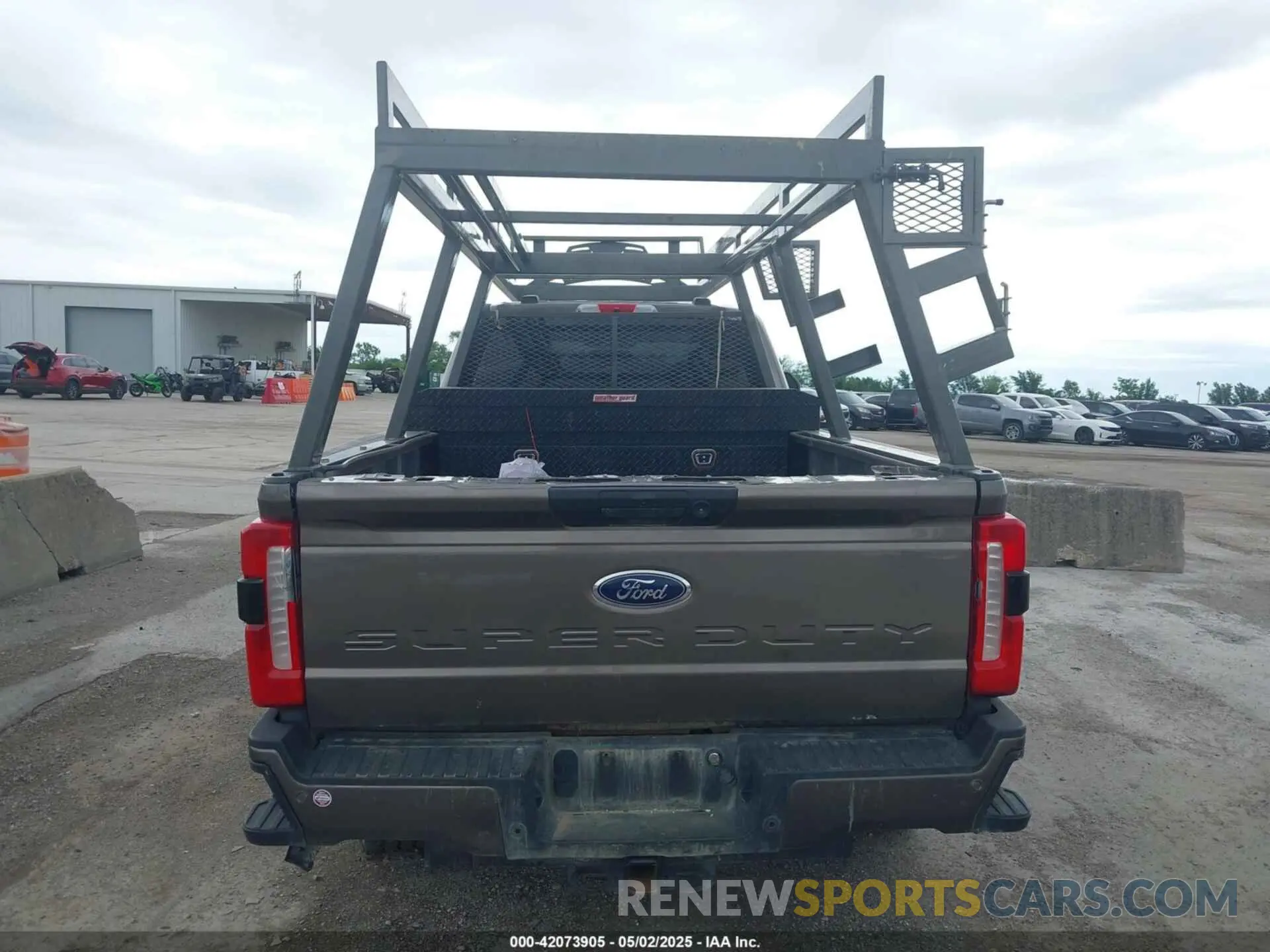 15 Photograph of a damaged car 1FT8W3BT5PED08255 FORD F-350 2023