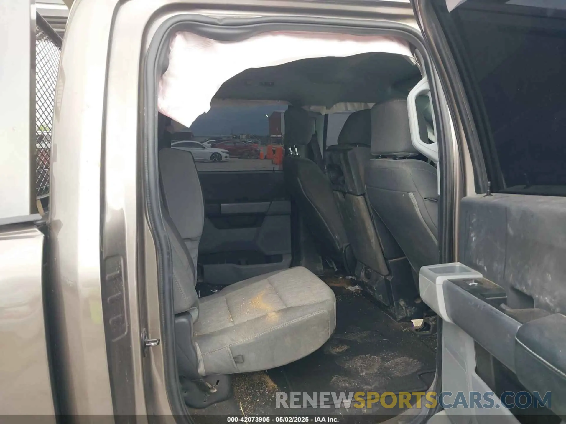 6 Photograph of a damaged car 1FT8W3BT5PED08255 FORD F-350 2023