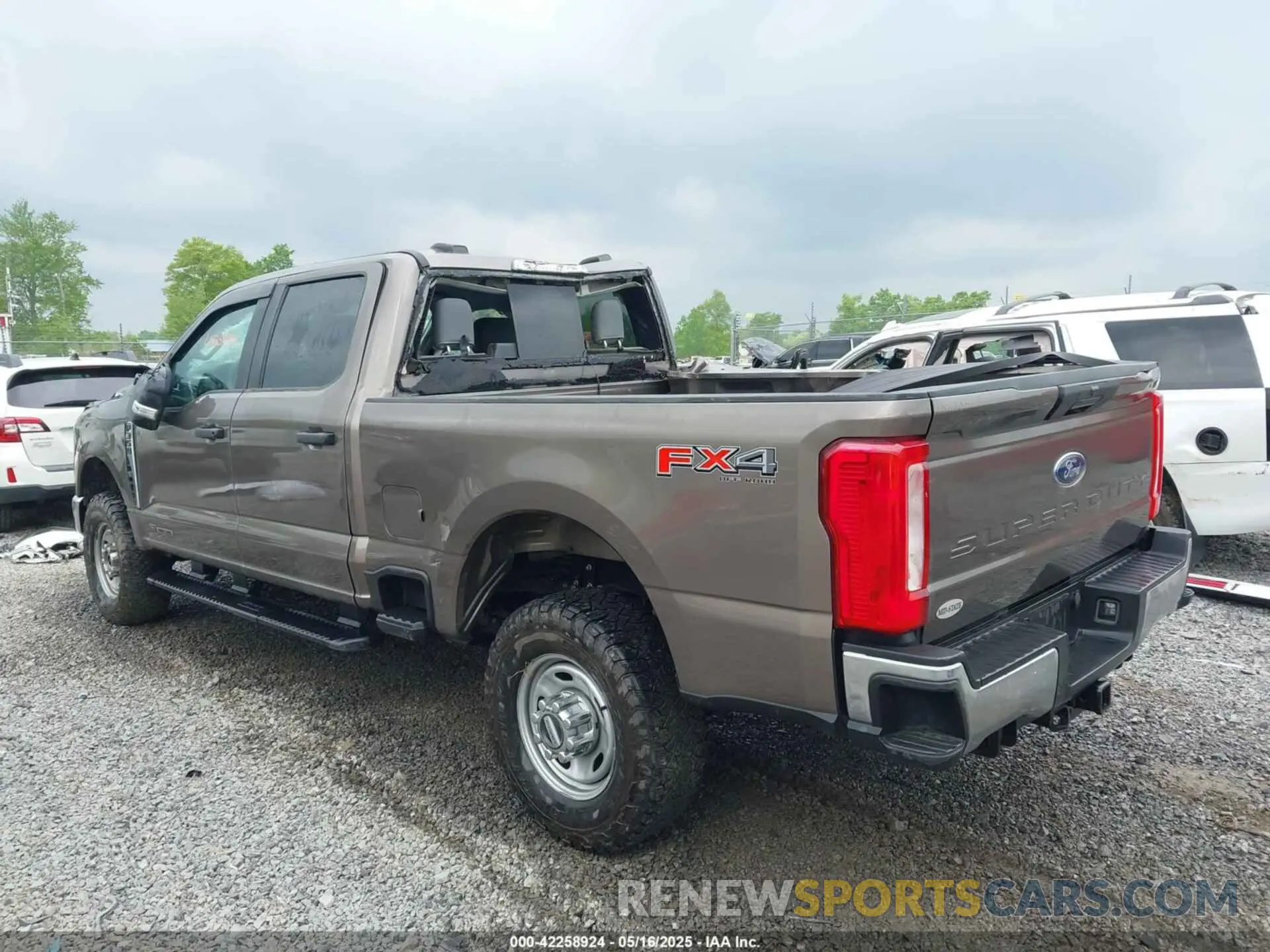 3 Photograph of a damaged car 1FT8W3BT8PEE10715 FORD F-350 2023