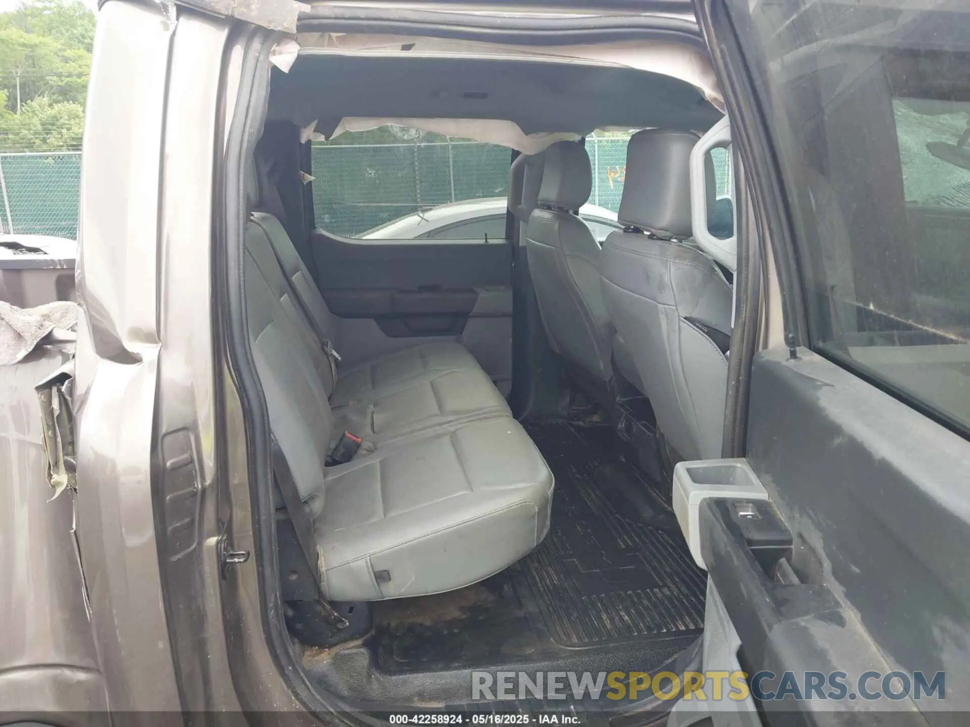 7 Photograph of a damaged car 1FT8W3BT8PEE10715 FORD F-350 2023