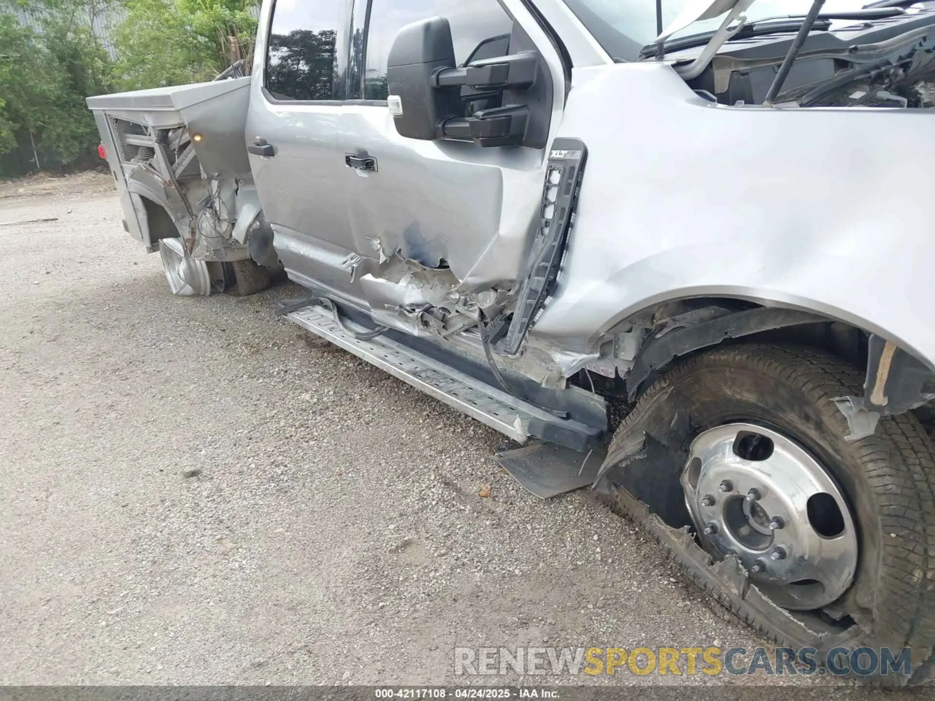11 Photograph of a damaged car 1FT8W3DN5PEE00688 FORD F-350 2023