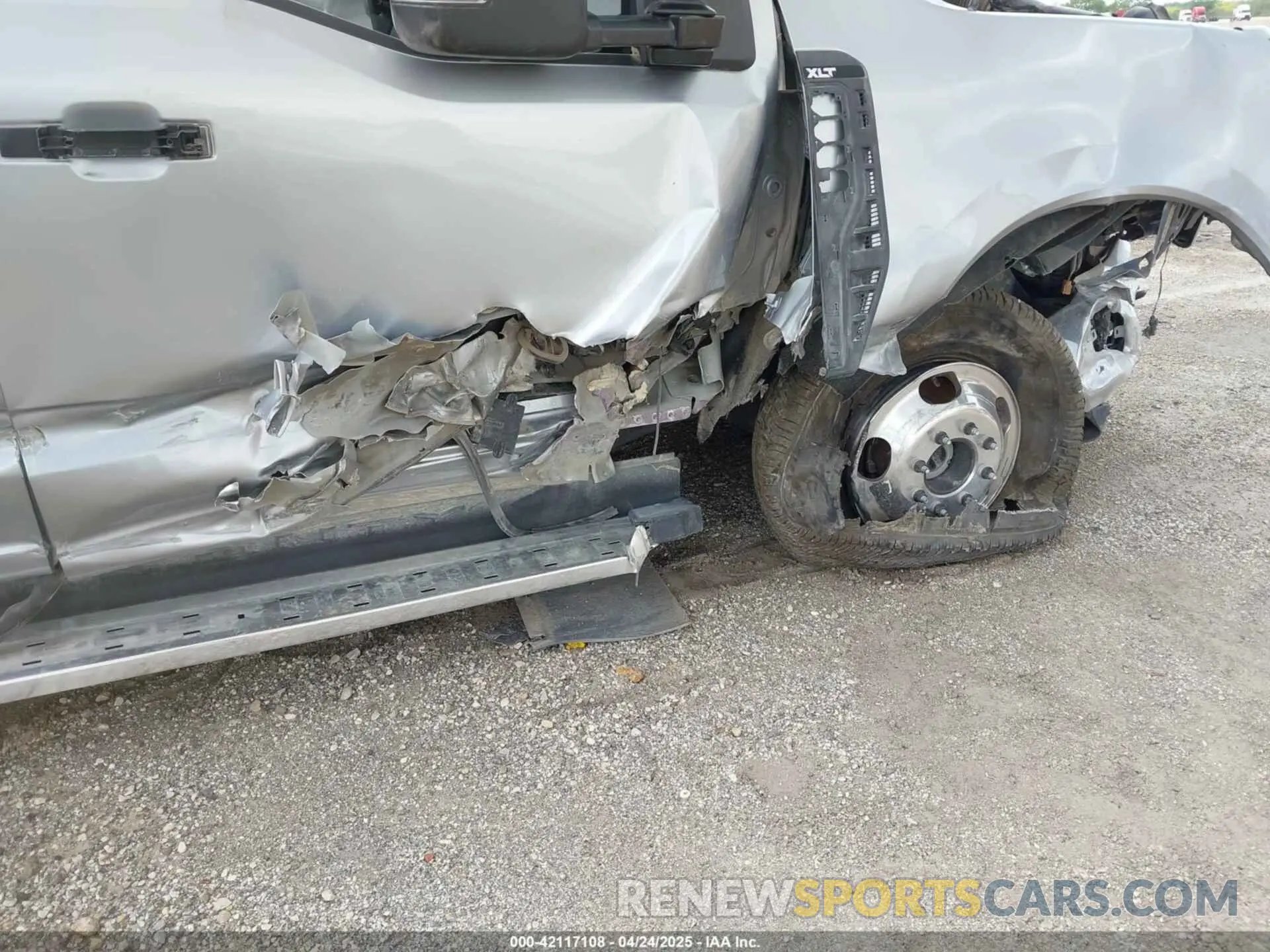 13 Photograph of a damaged car 1FT8W3DN5PEE00688 FORD F-350 2023