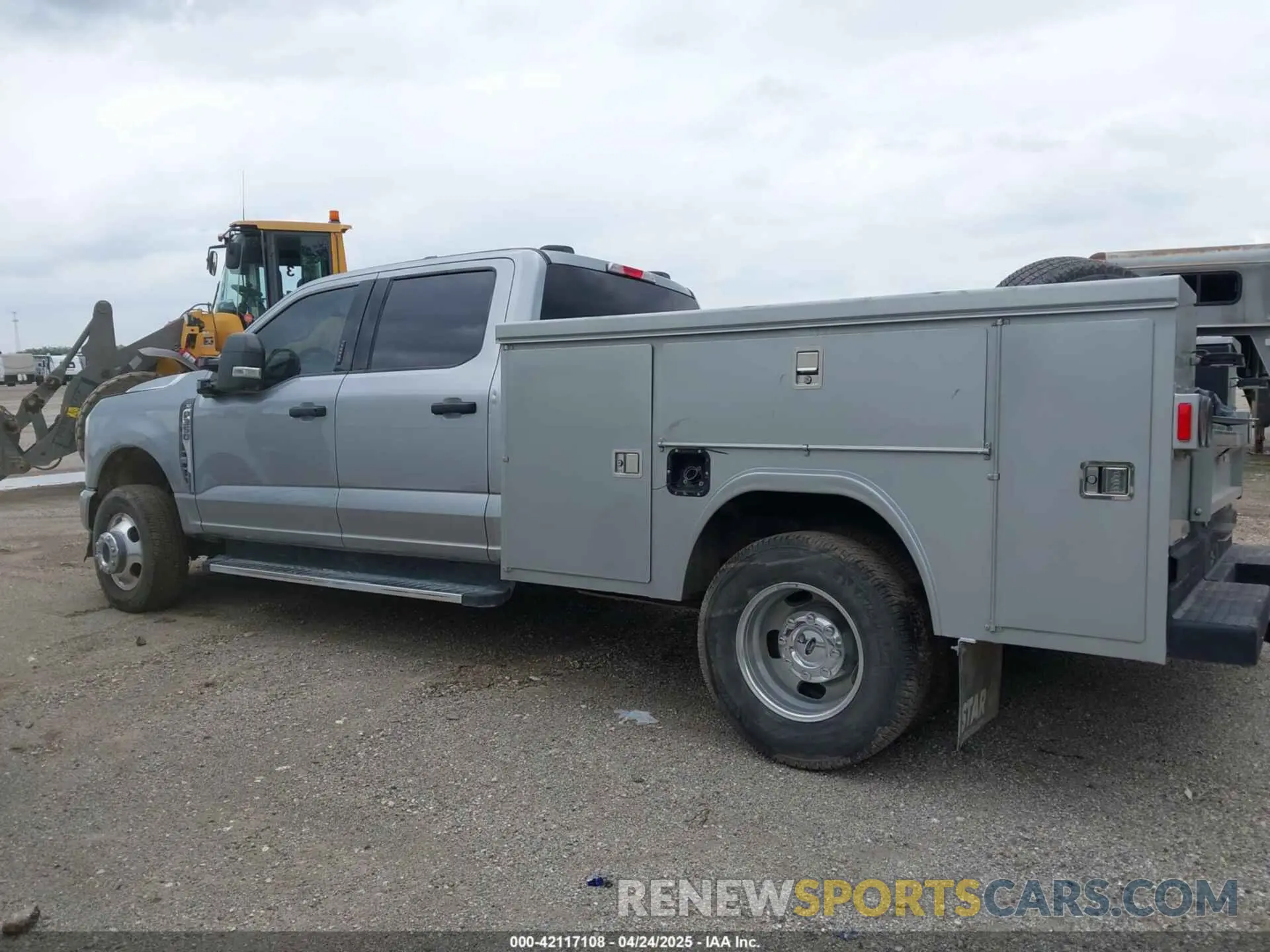16 Photograph of a damaged car 1FT8W3DN5PEE00688 FORD F-350 2023