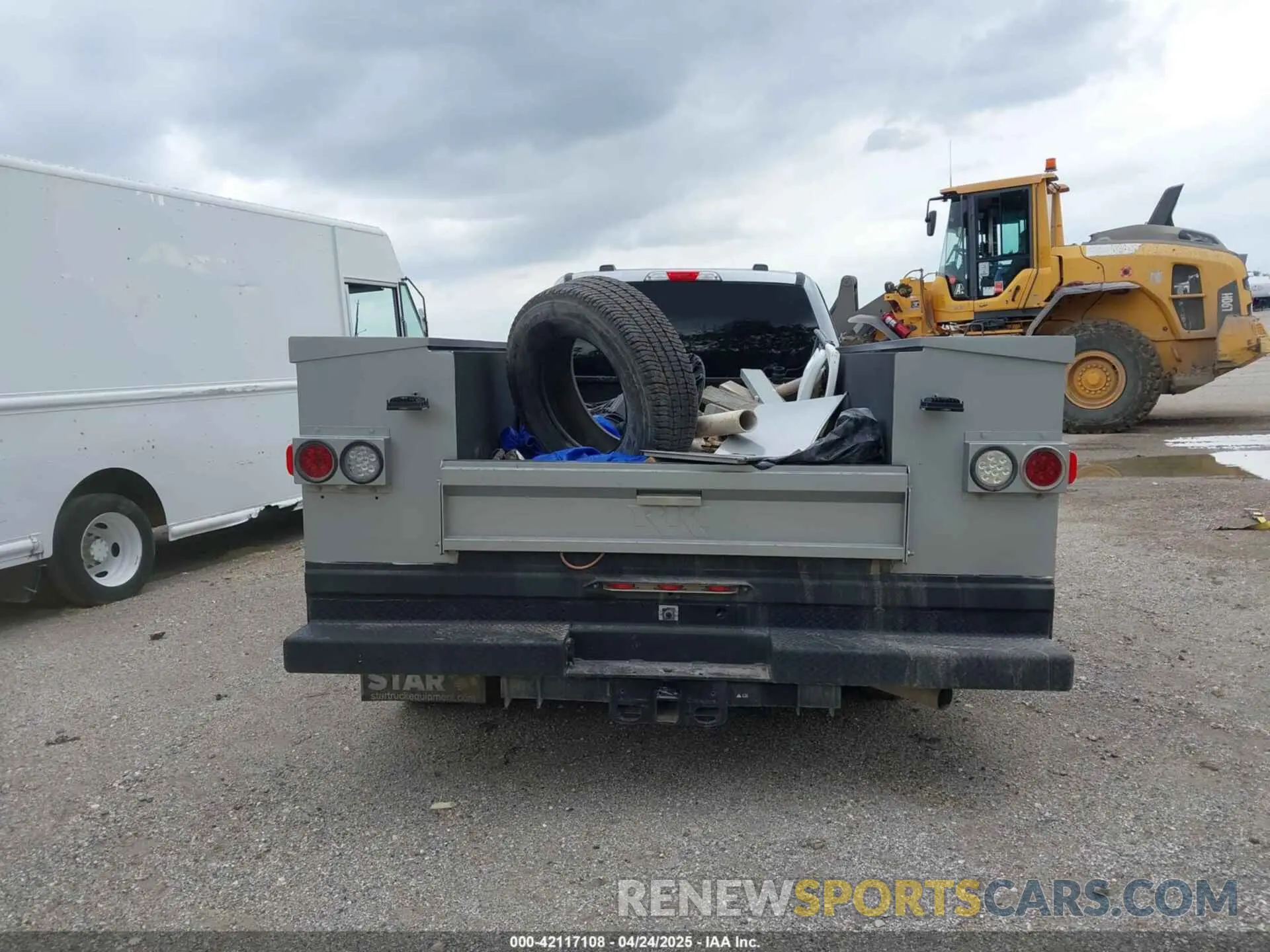 17 Photograph of a damaged car 1FT8W3DN5PEE00688 FORD F-350 2023