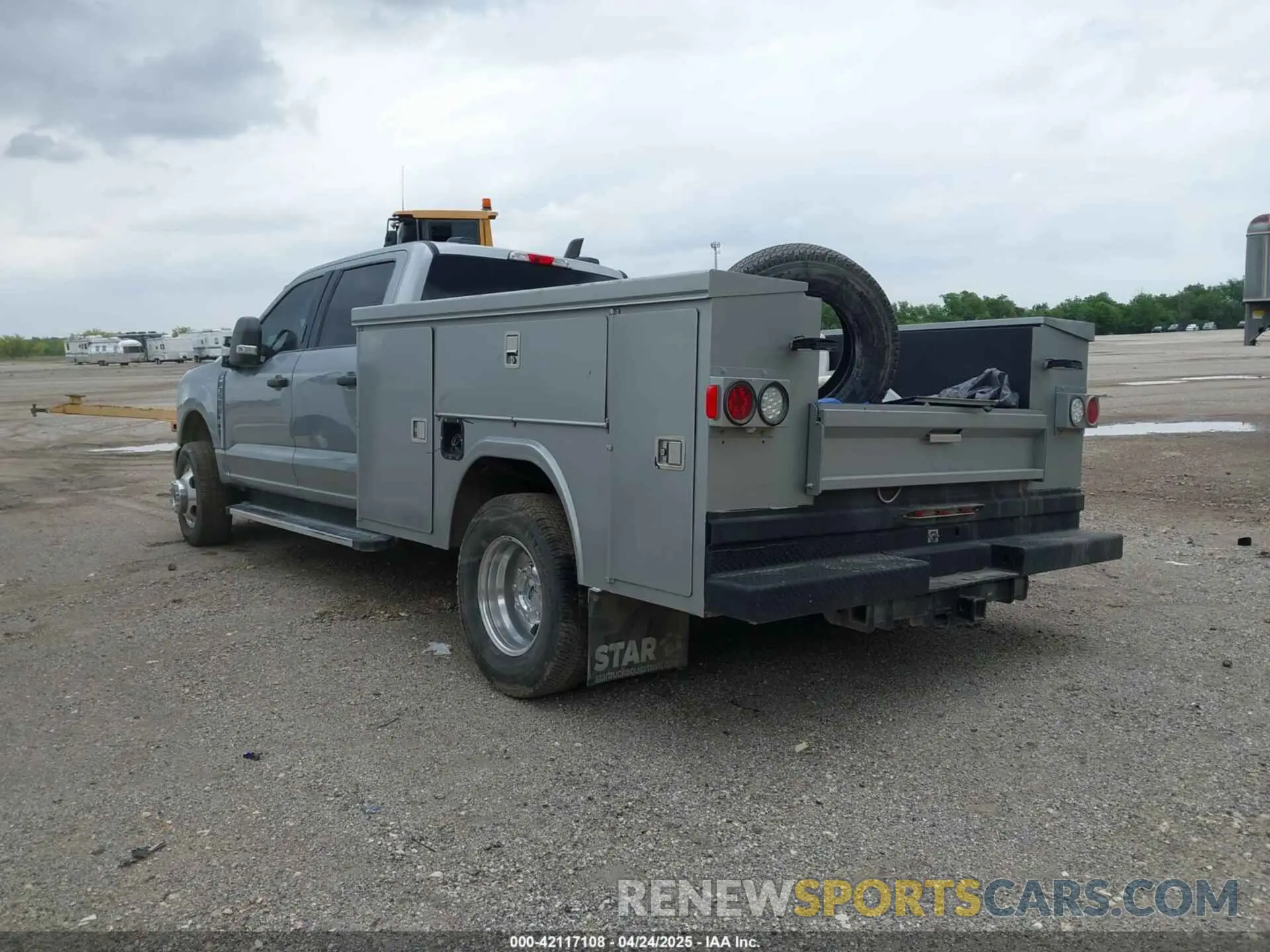 3 Photograph of a damaged car 1FT8W3DN5PEE00688 FORD F-350 2023