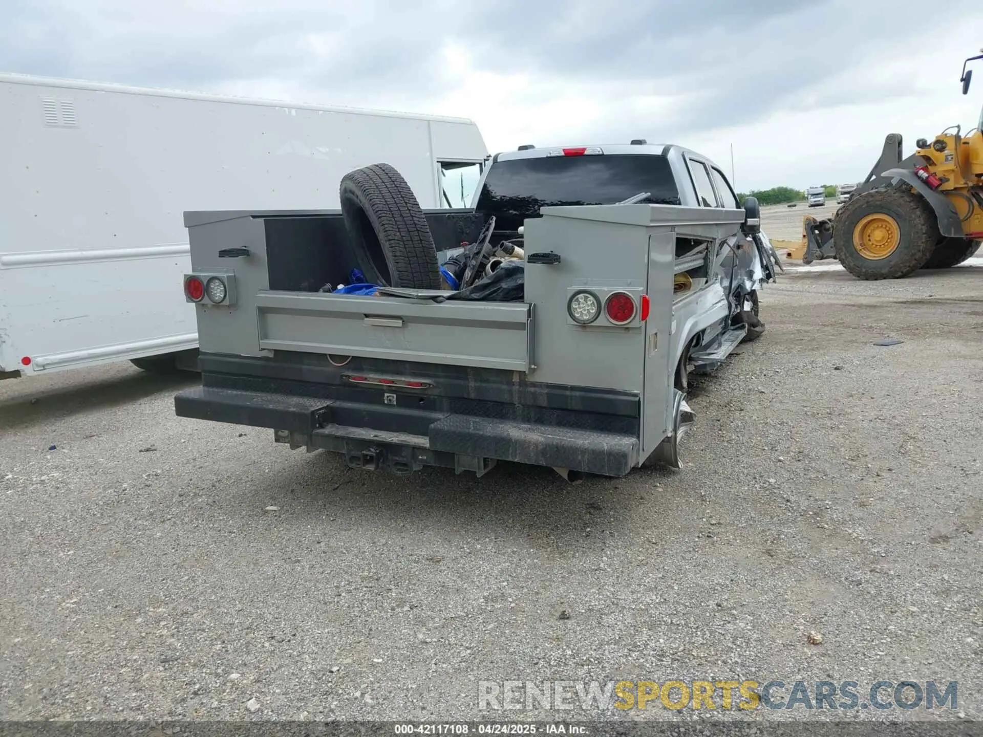 4 Photograph of a damaged car 1FT8W3DN5PEE00688 FORD F-350 2023