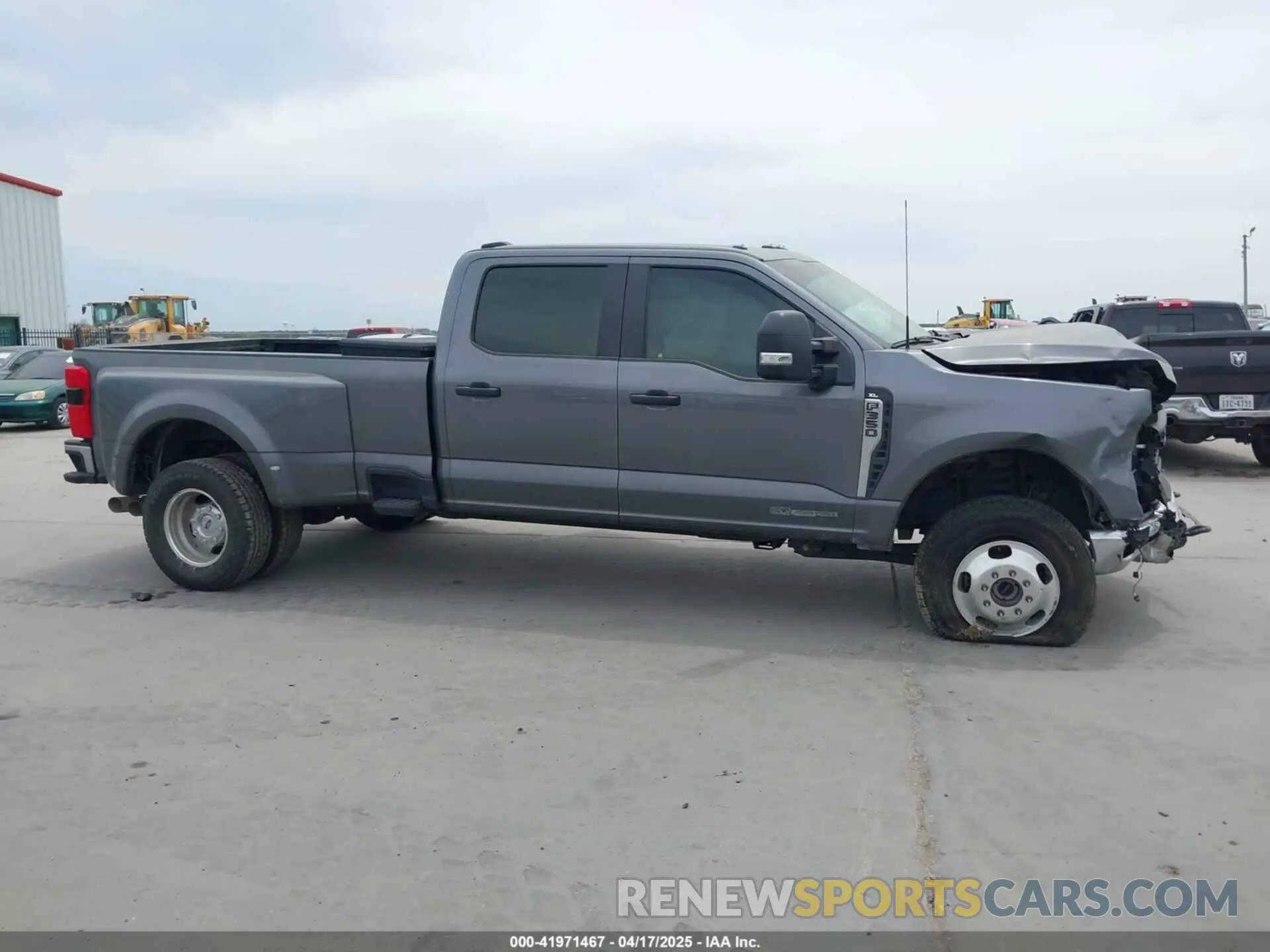 13 Photograph of a damaged car 1FT8W3DT0PEE22337 FORD F-350 2023