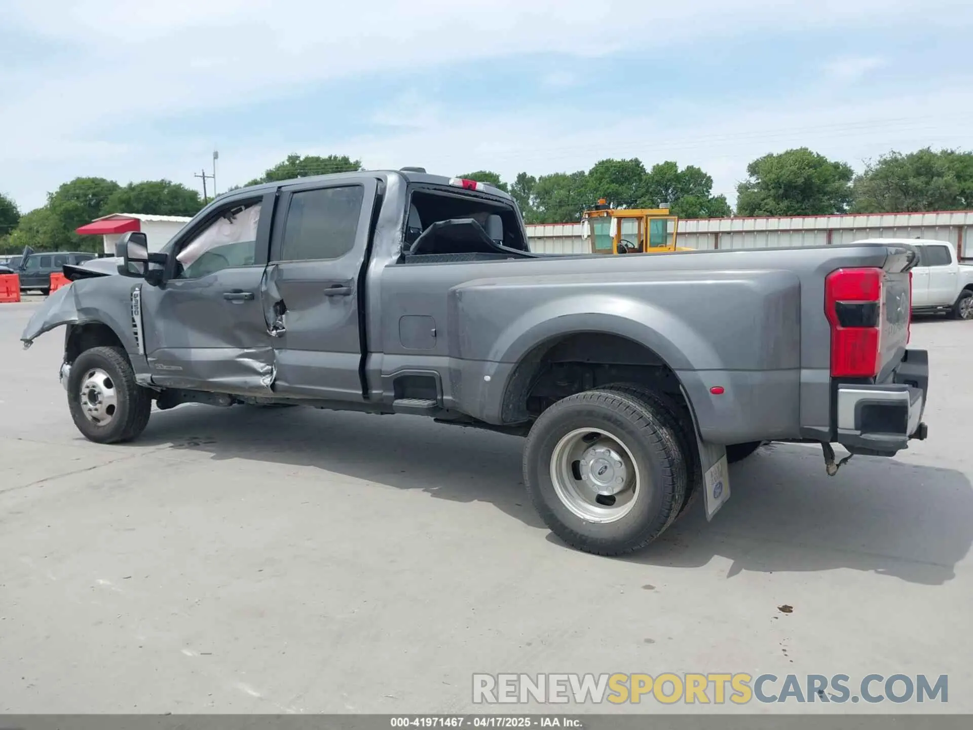 14 Photograph of a damaged car 1FT8W3DT0PEE22337 FORD F-350 2023
