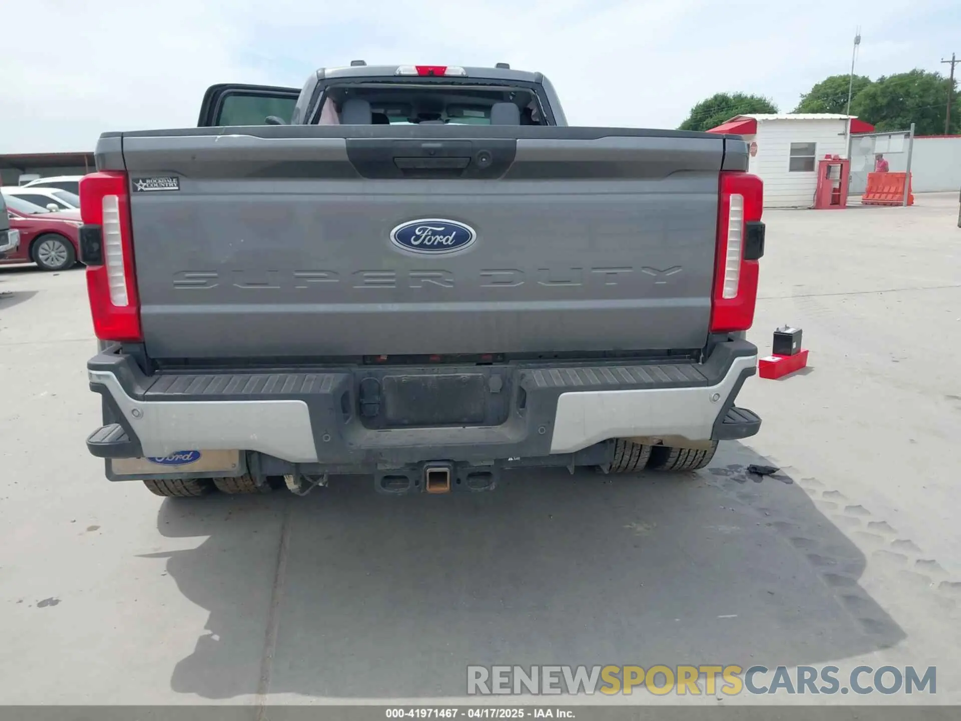 15 Photograph of a damaged car 1FT8W3DT0PEE22337 FORD F-350 2023