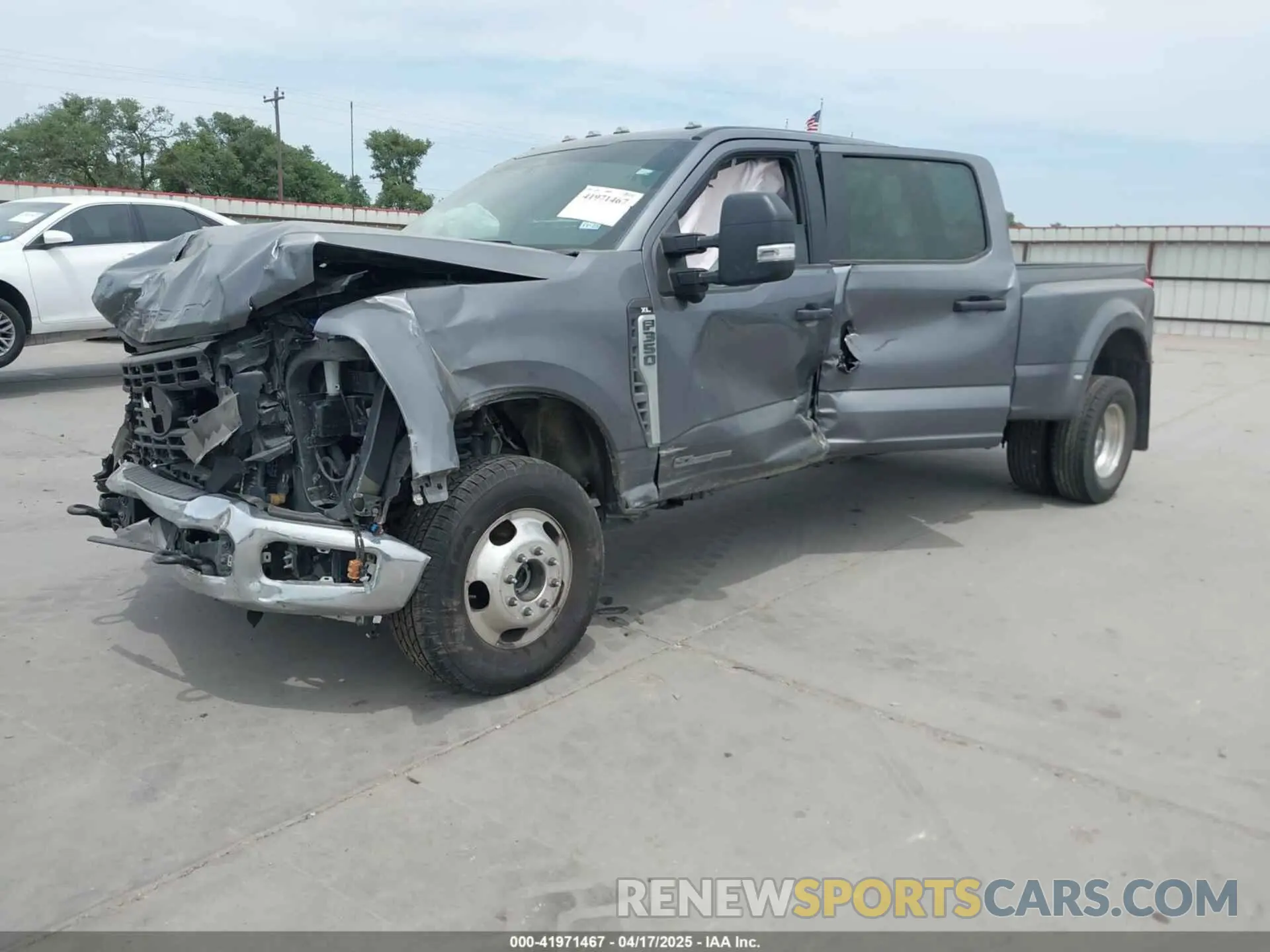 2 Photograph of a damaged car 1FT8W3DT0PEE22337 FORD F-350 2023
