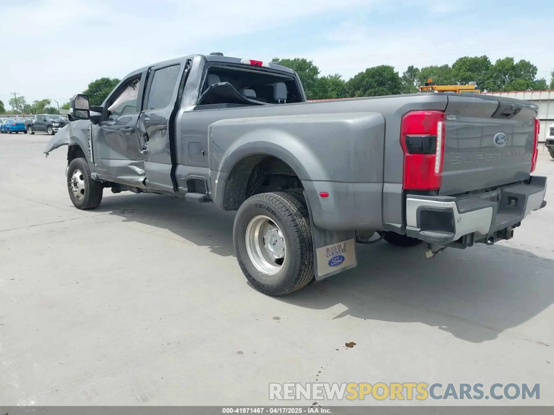 3 Photograph of a damaged car 1FT8W3DT0PEE22337 FORD F-350 2023