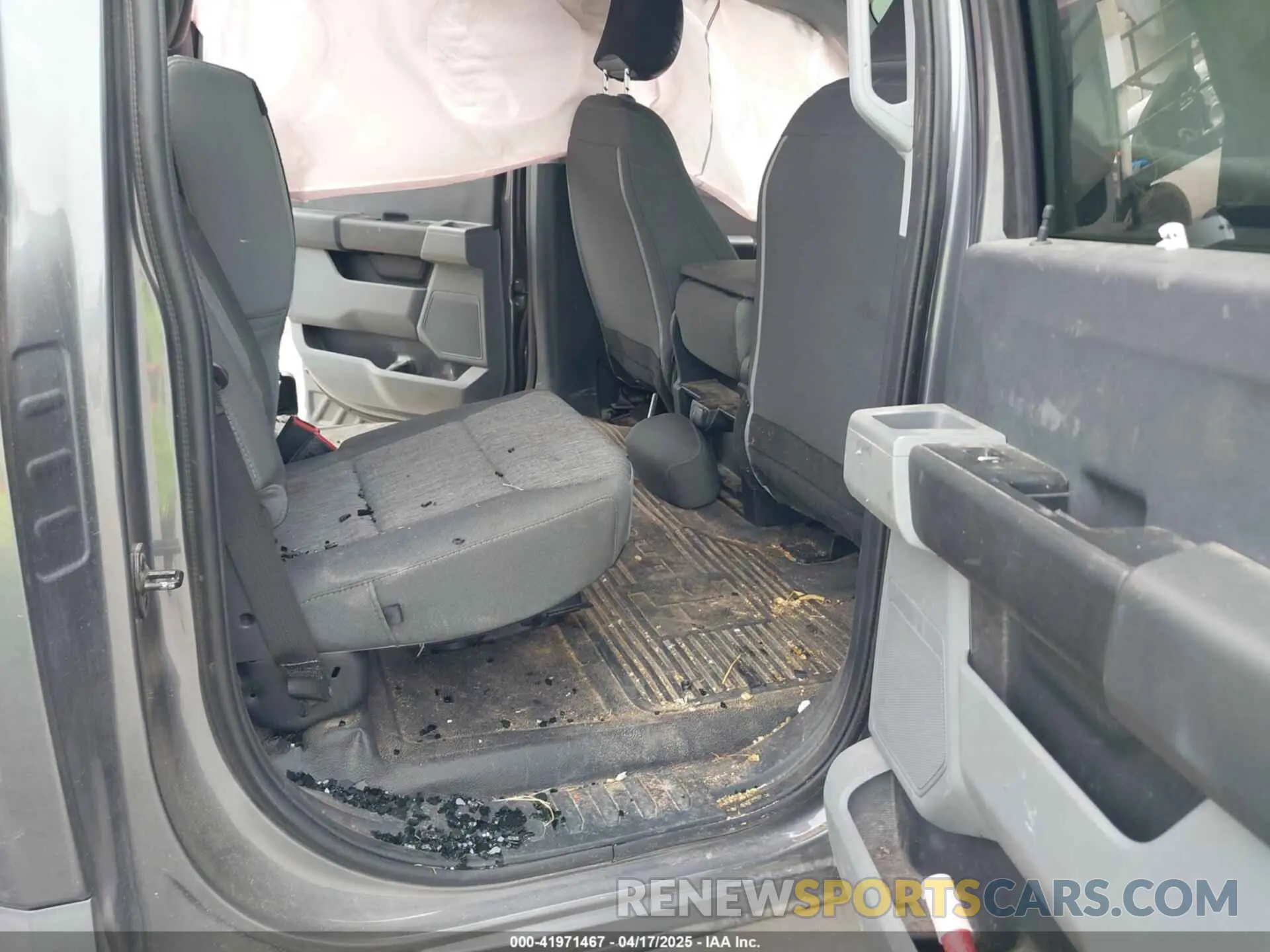 8 Photograph of a damaged car 1FT8W3DT0PEE22337 FORD F-350 2023