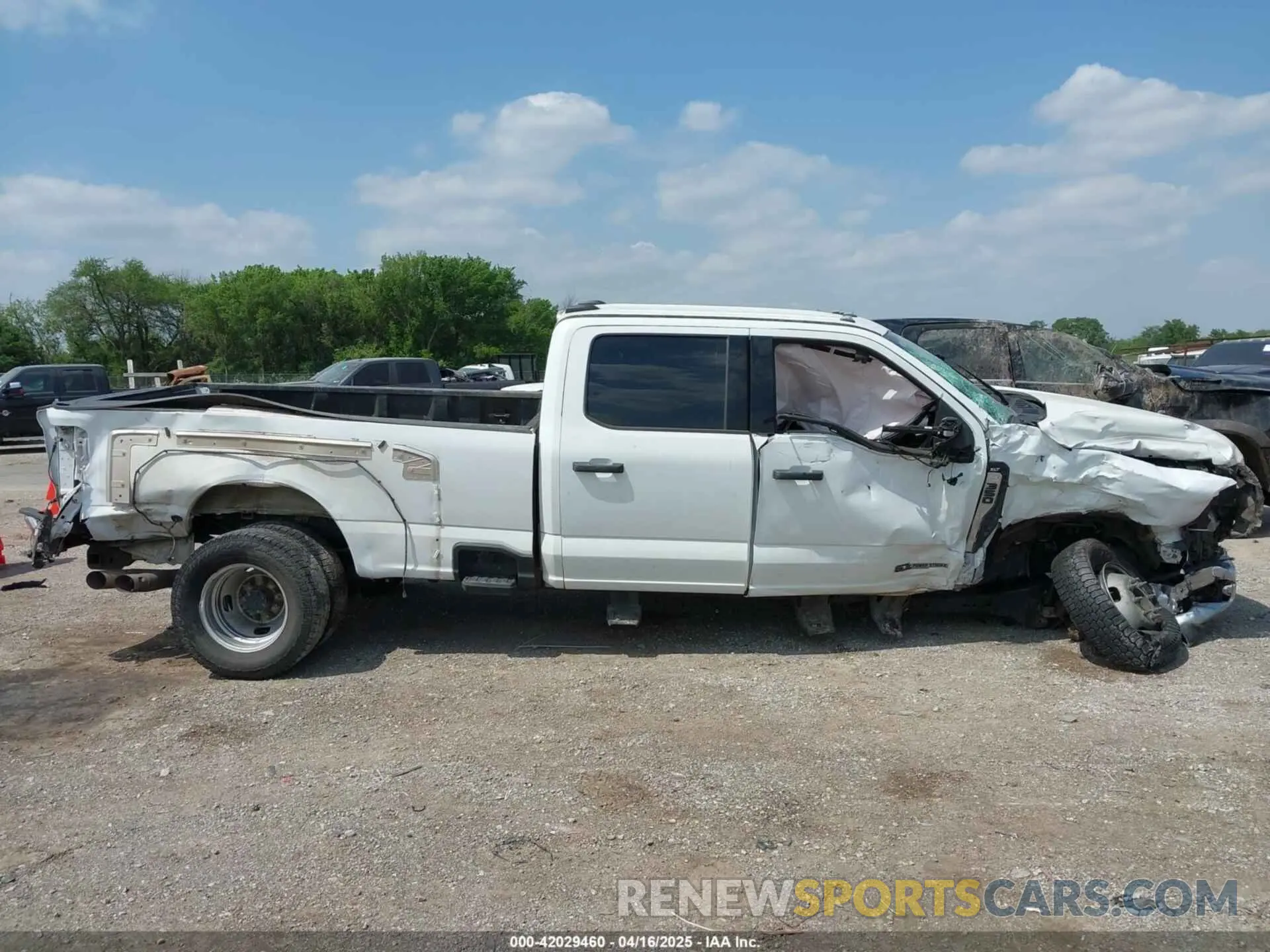 13 Photograph of a damaged car 1FT8W3DT9PEC23531 FORD F-350 2023