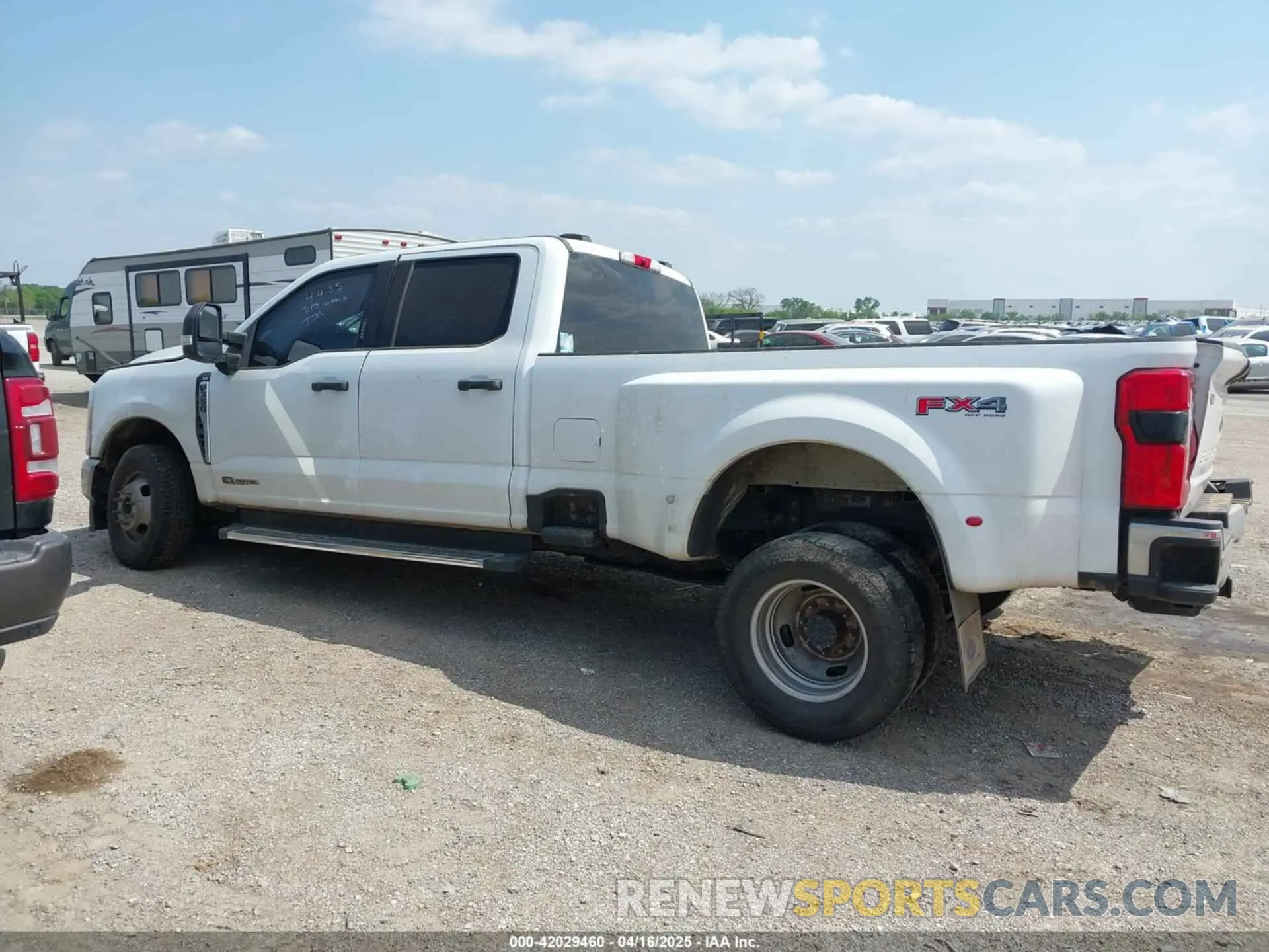 14 Photograph of a damaged car 1FT8W3DT9PEC23531 FORD F-350 2023