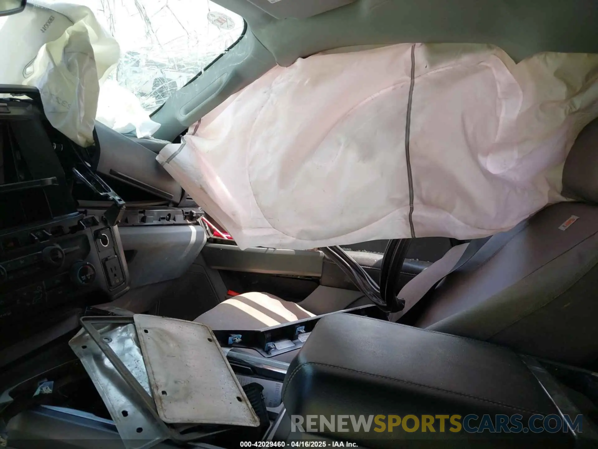 5 Photograph of a damaged car 1FT8W3DT9PEC23531 FORD F-350 2023