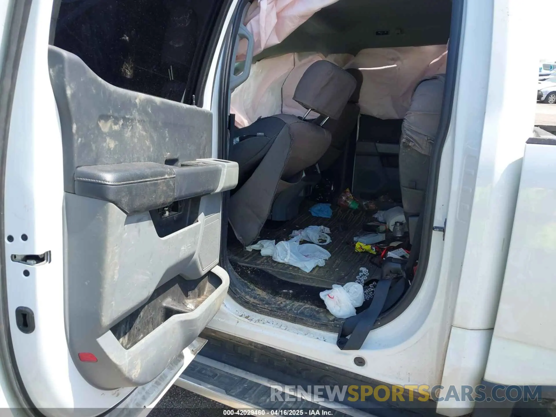 8 Photograph of a damaged car 1FT8W3DT9PEC23531 FORD F-350 2023