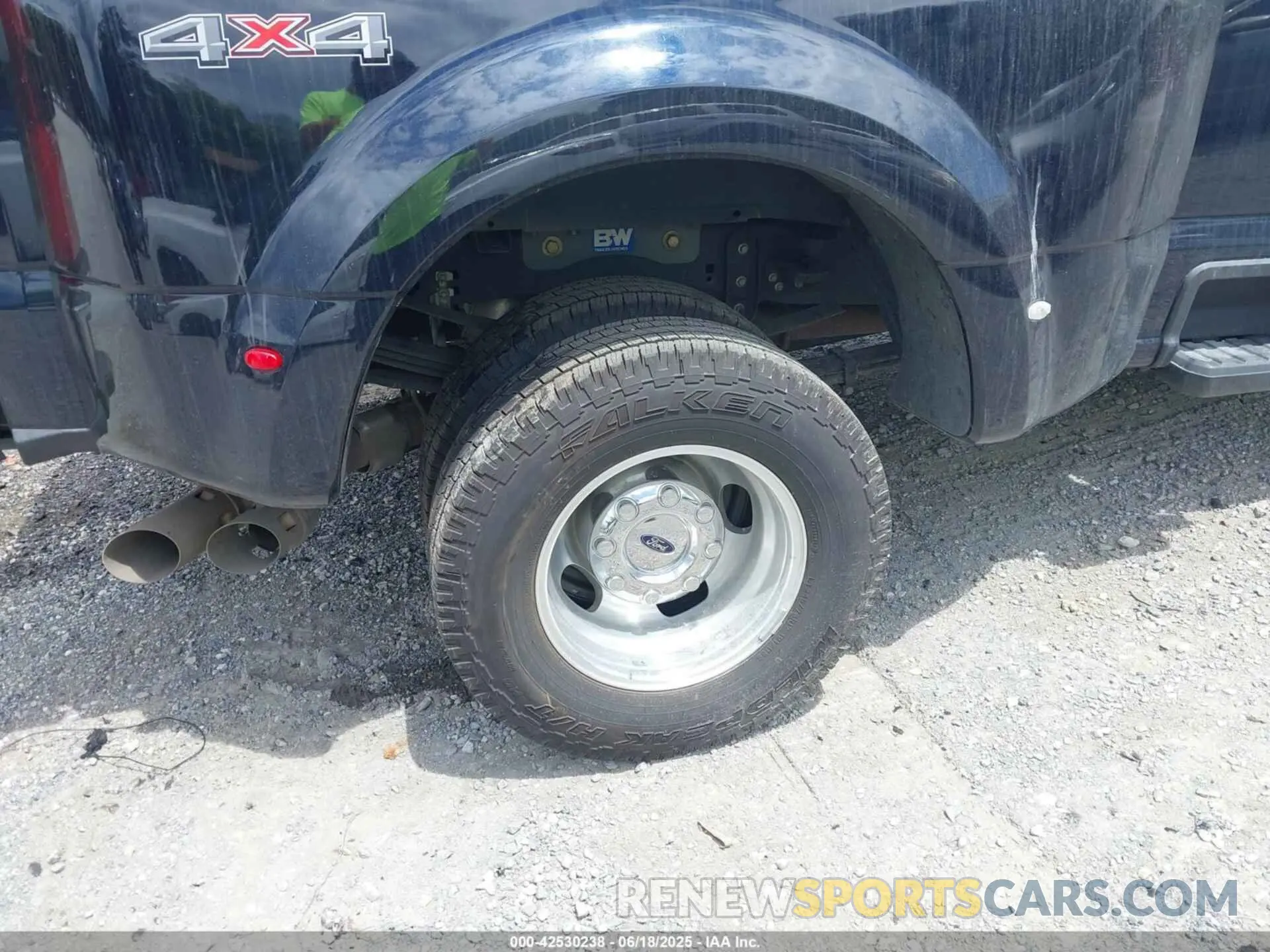 16 Photograph of a damaged car 1FT8W3DT9PEC97614 FORD F-350 2023
