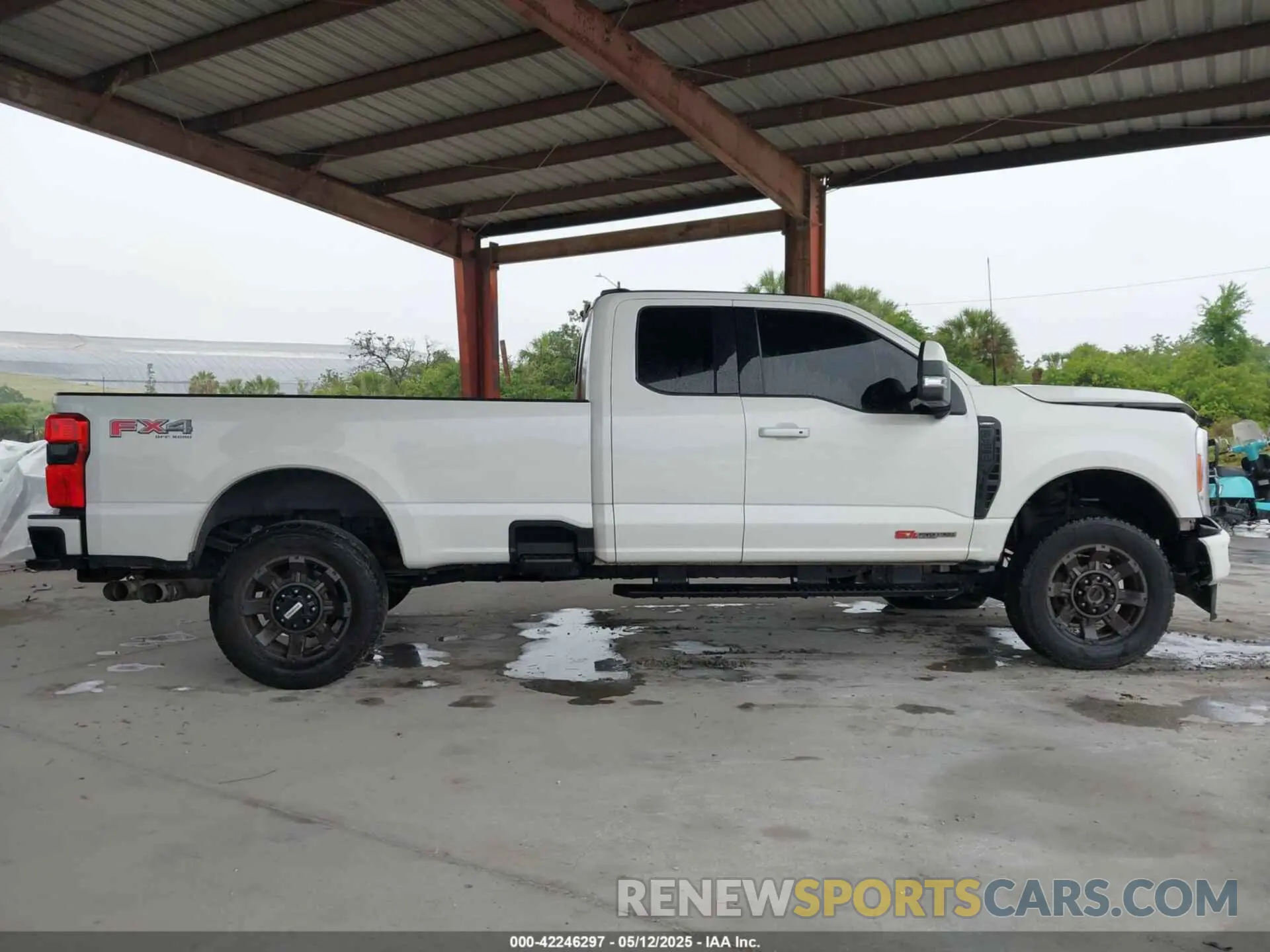 13 Photograph of a damaged car 1FT8X3BM5PEC20361 FORD F-350 2023