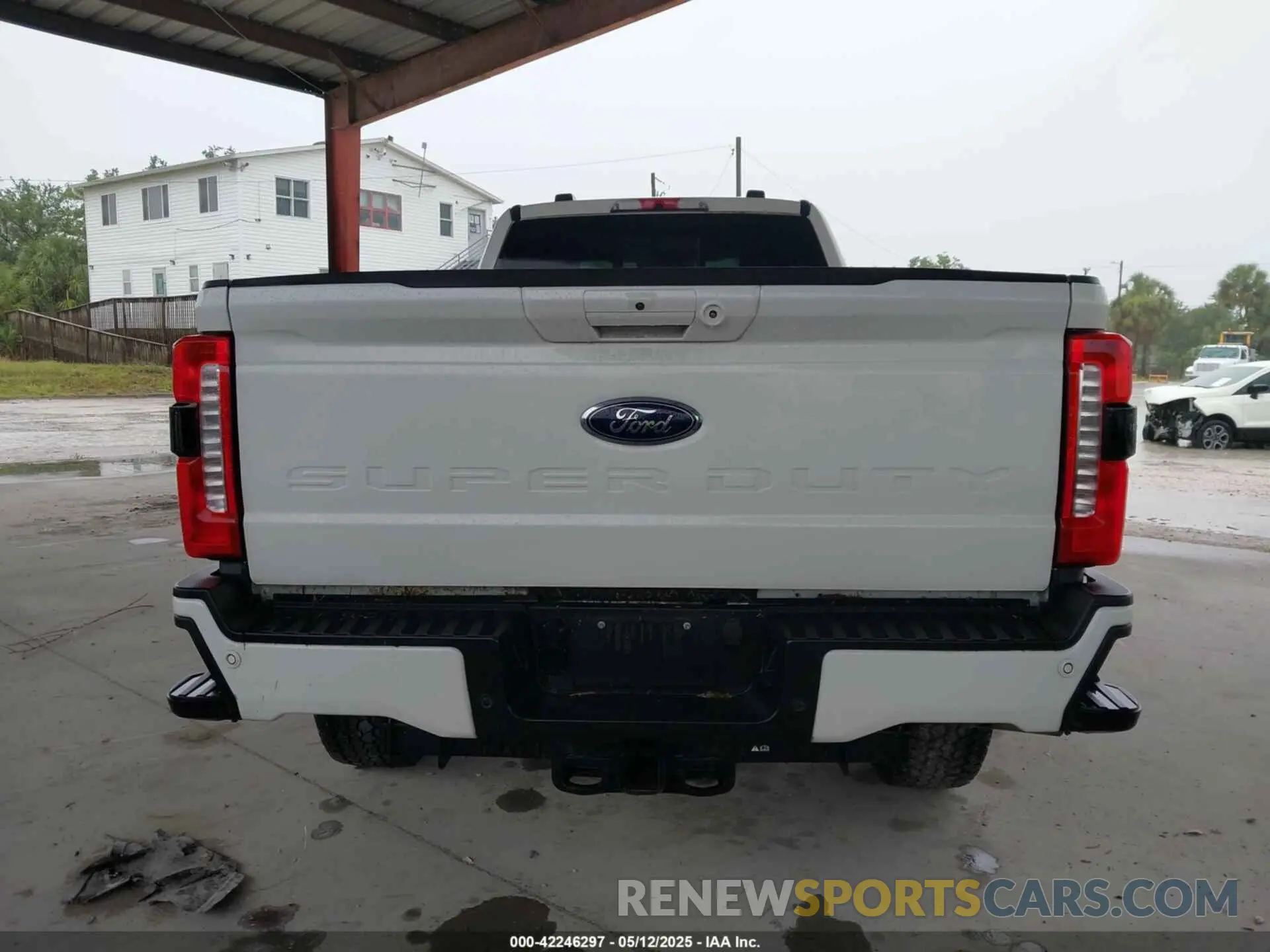 15 Photograph of a damaged car 1FT8X3BM5PEC20361 FORD F-350 2023